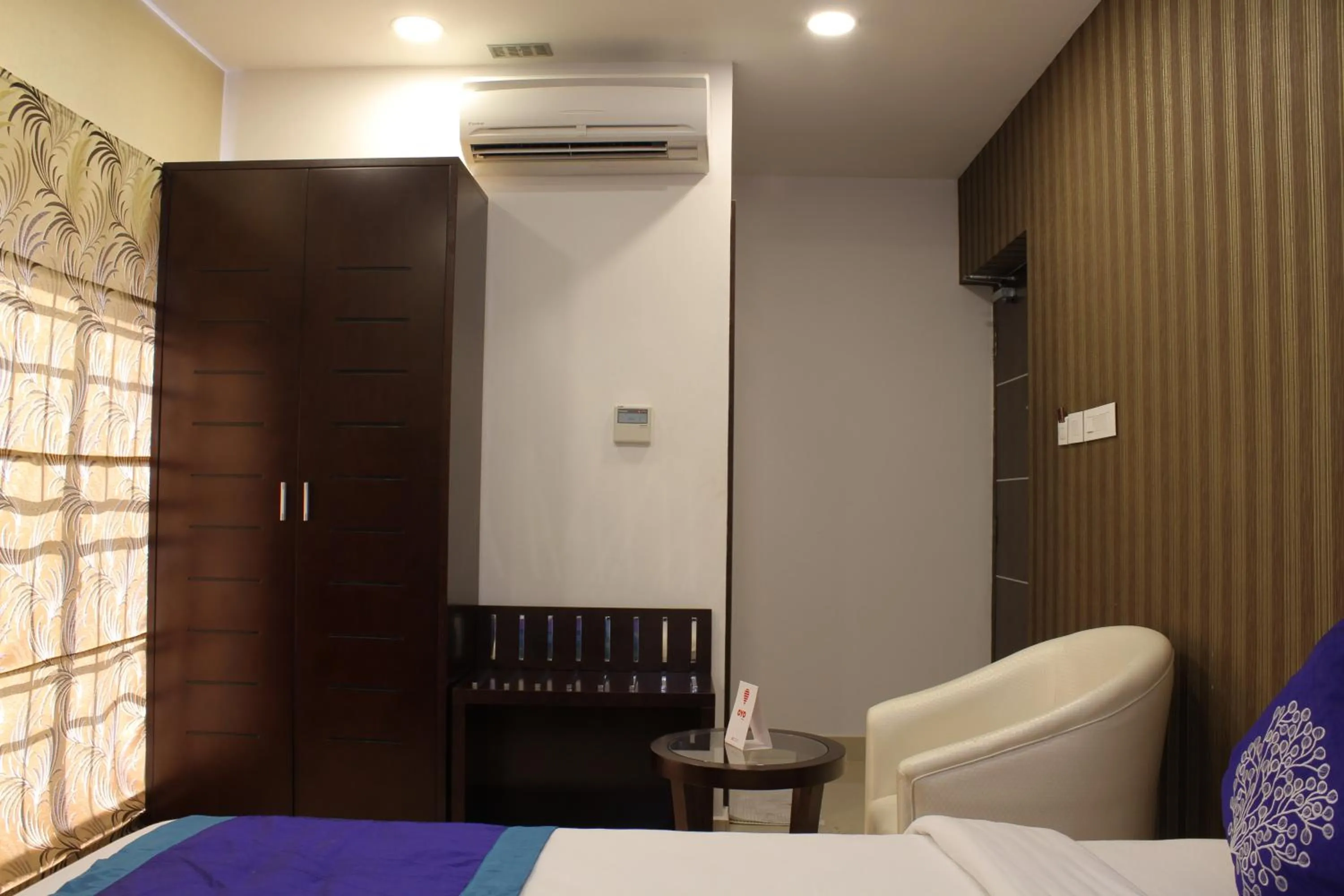 Bed in The Kings Park Residency