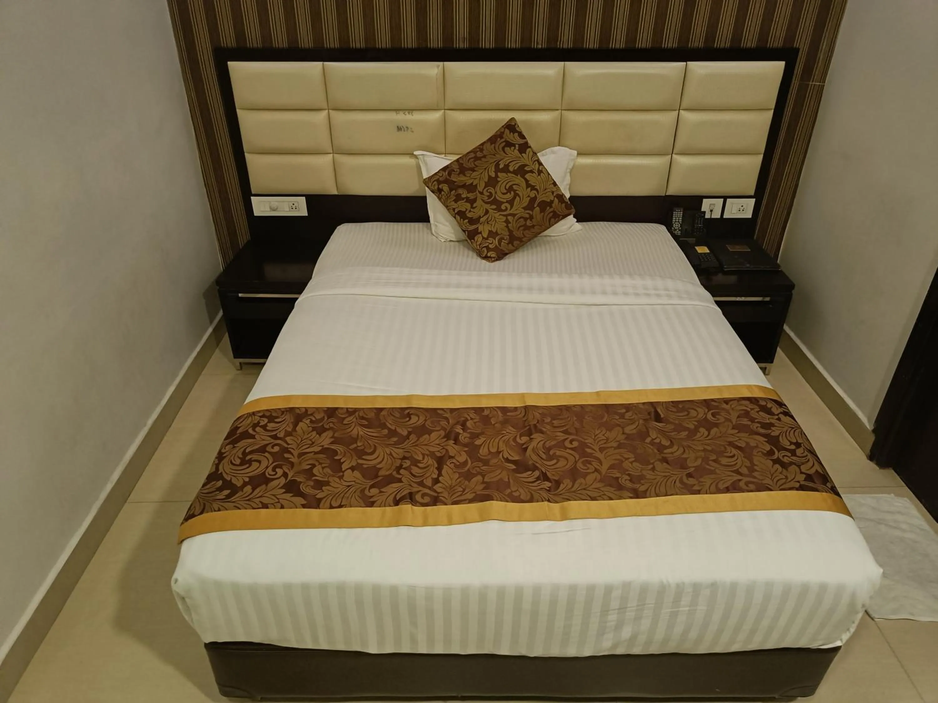 Bed in The Kings Park Residency
