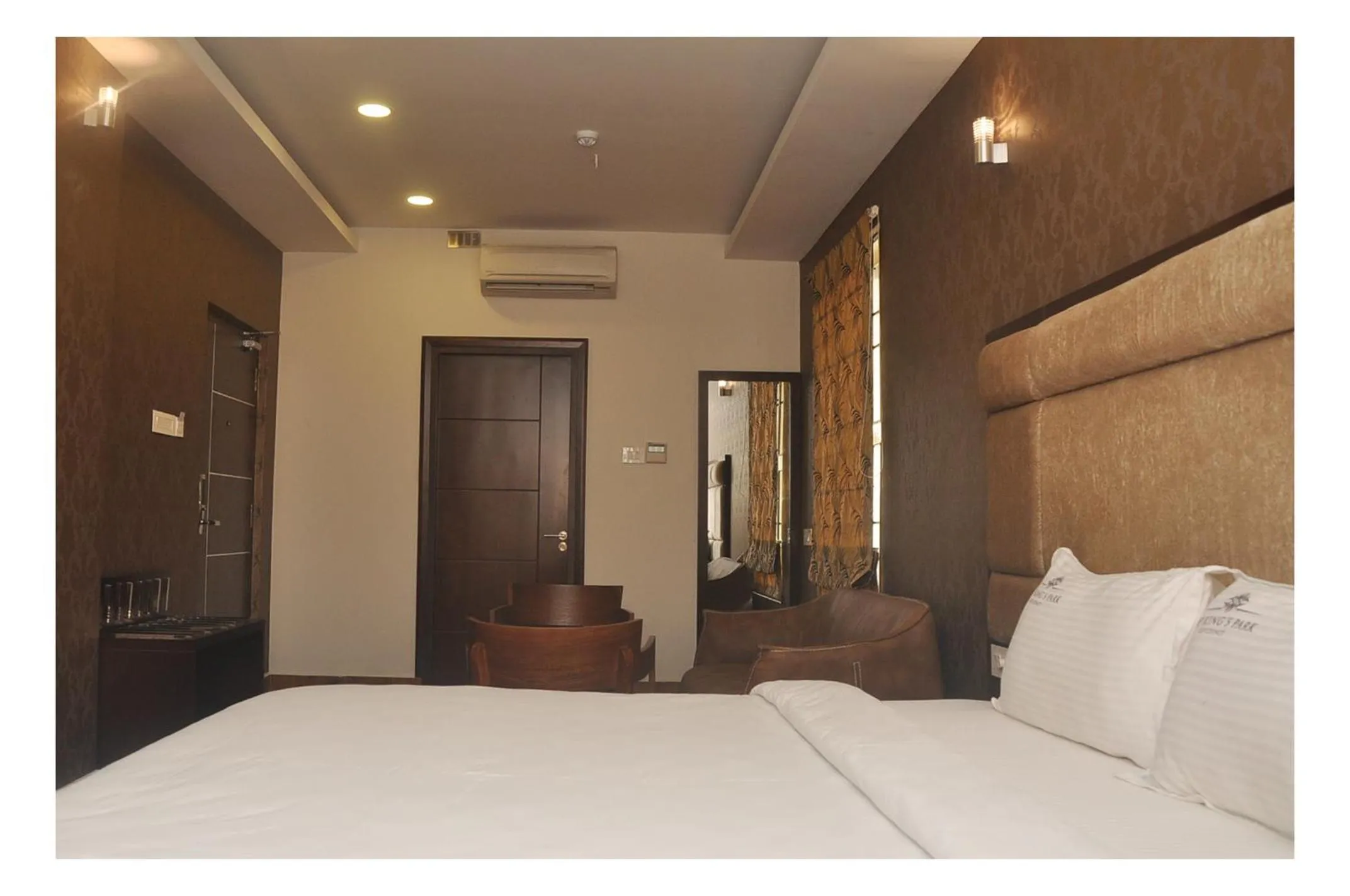 Bed in The Kings Park Residency