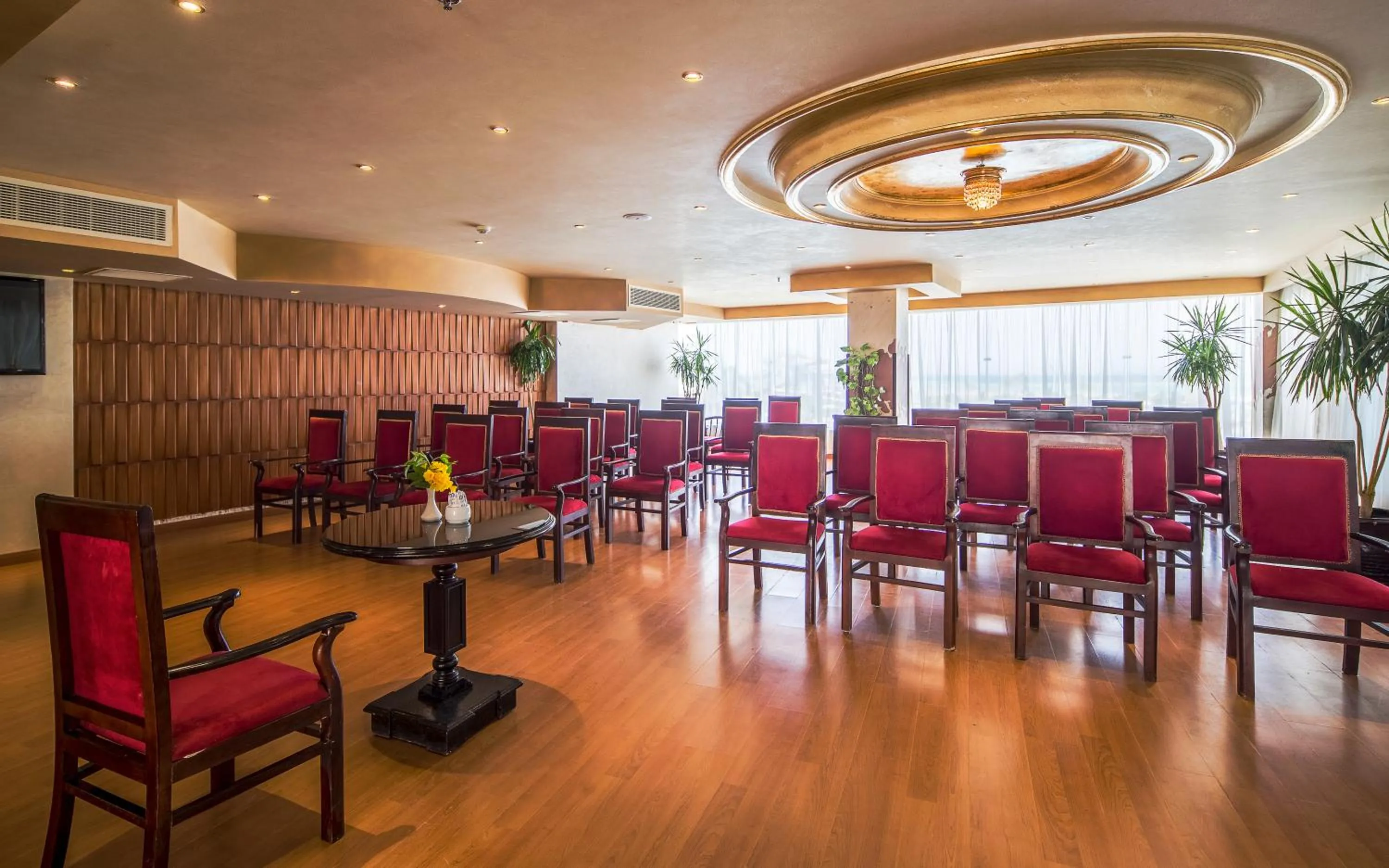 Restaurant/Places to Eat in Hawaii Caesar Palace Aqua Park - Families and Couples Only