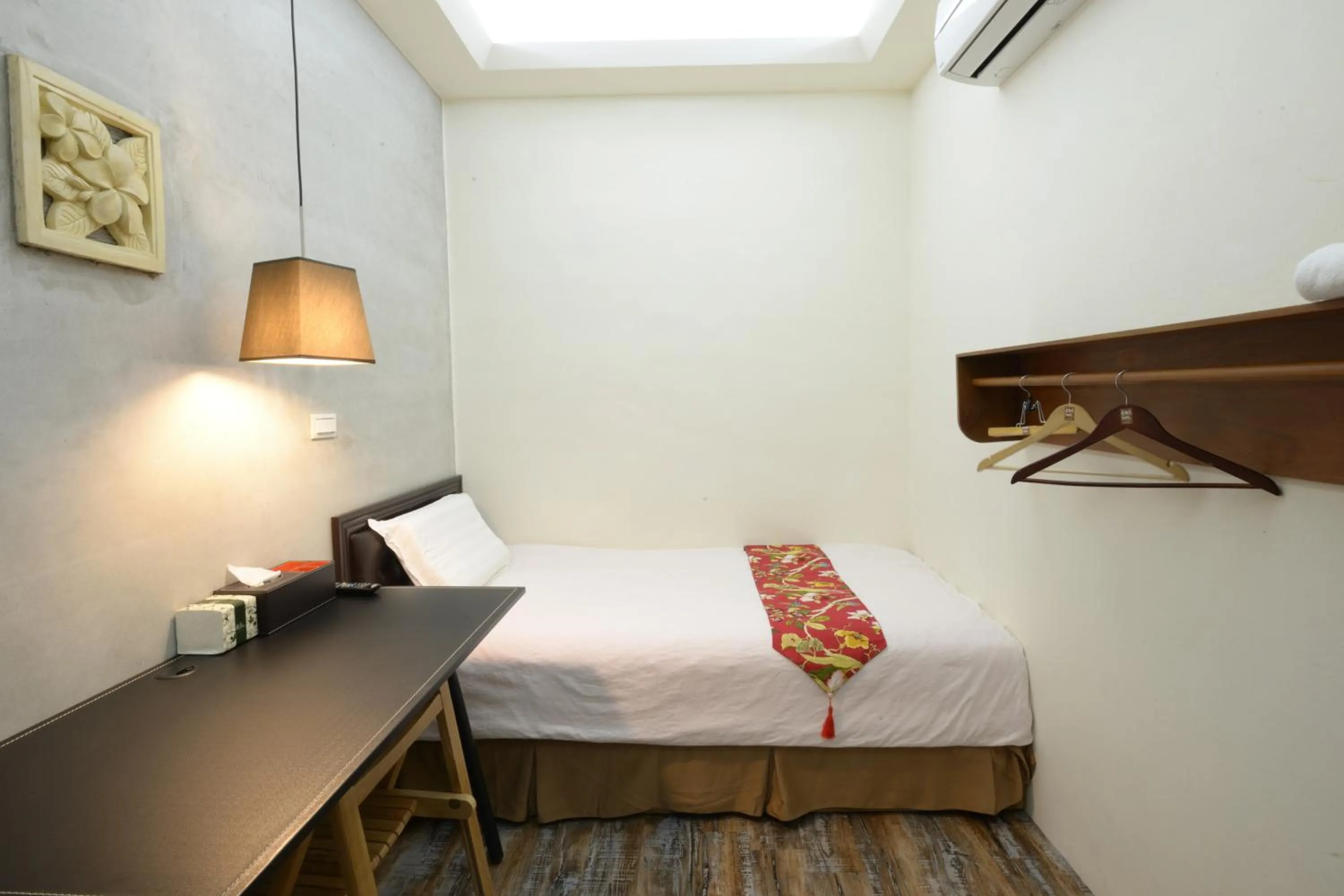 Budget Single Room - single occupancy in Home & Teak Residence