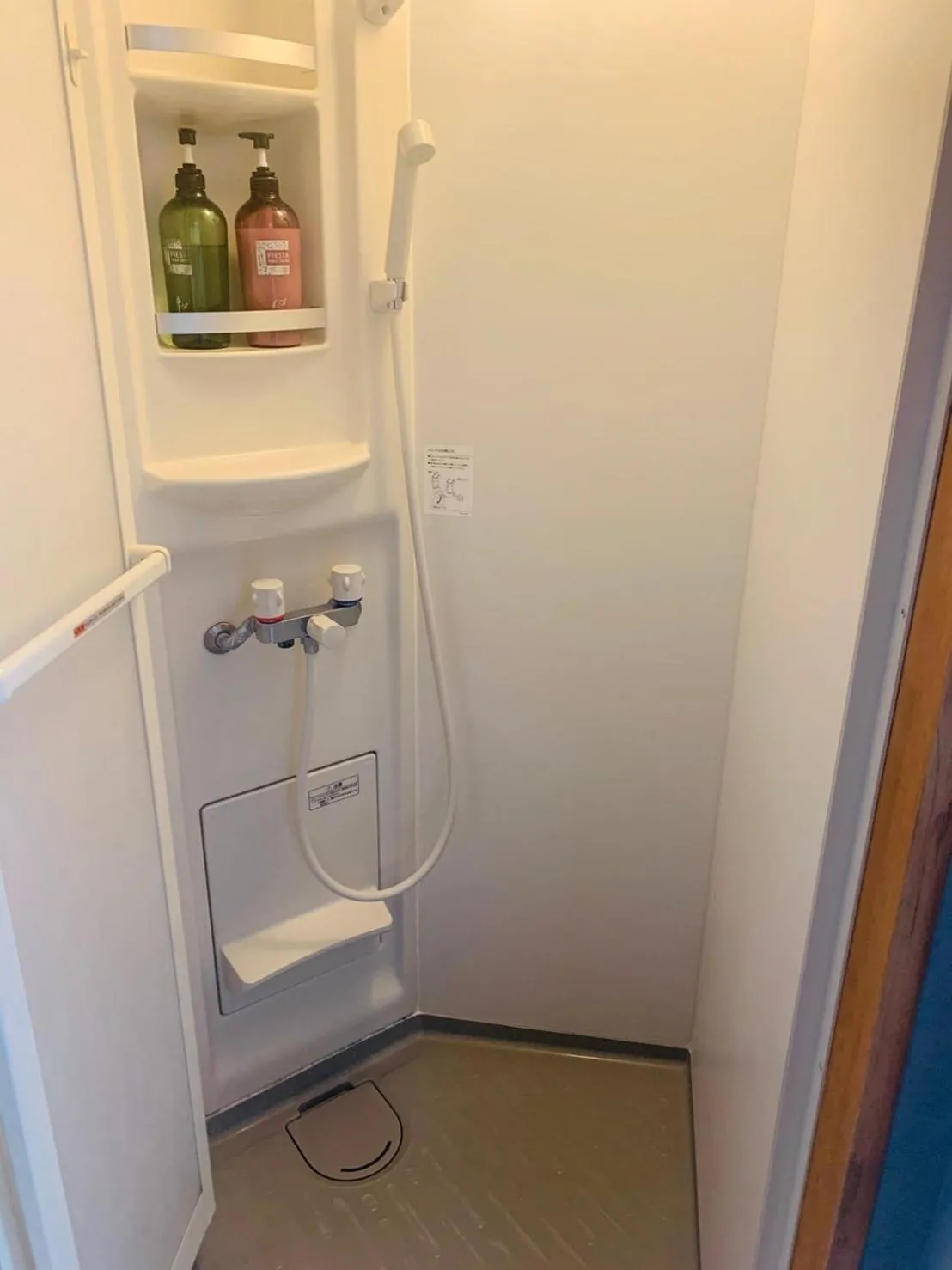 Bathroom in Good Diner Inn Copain