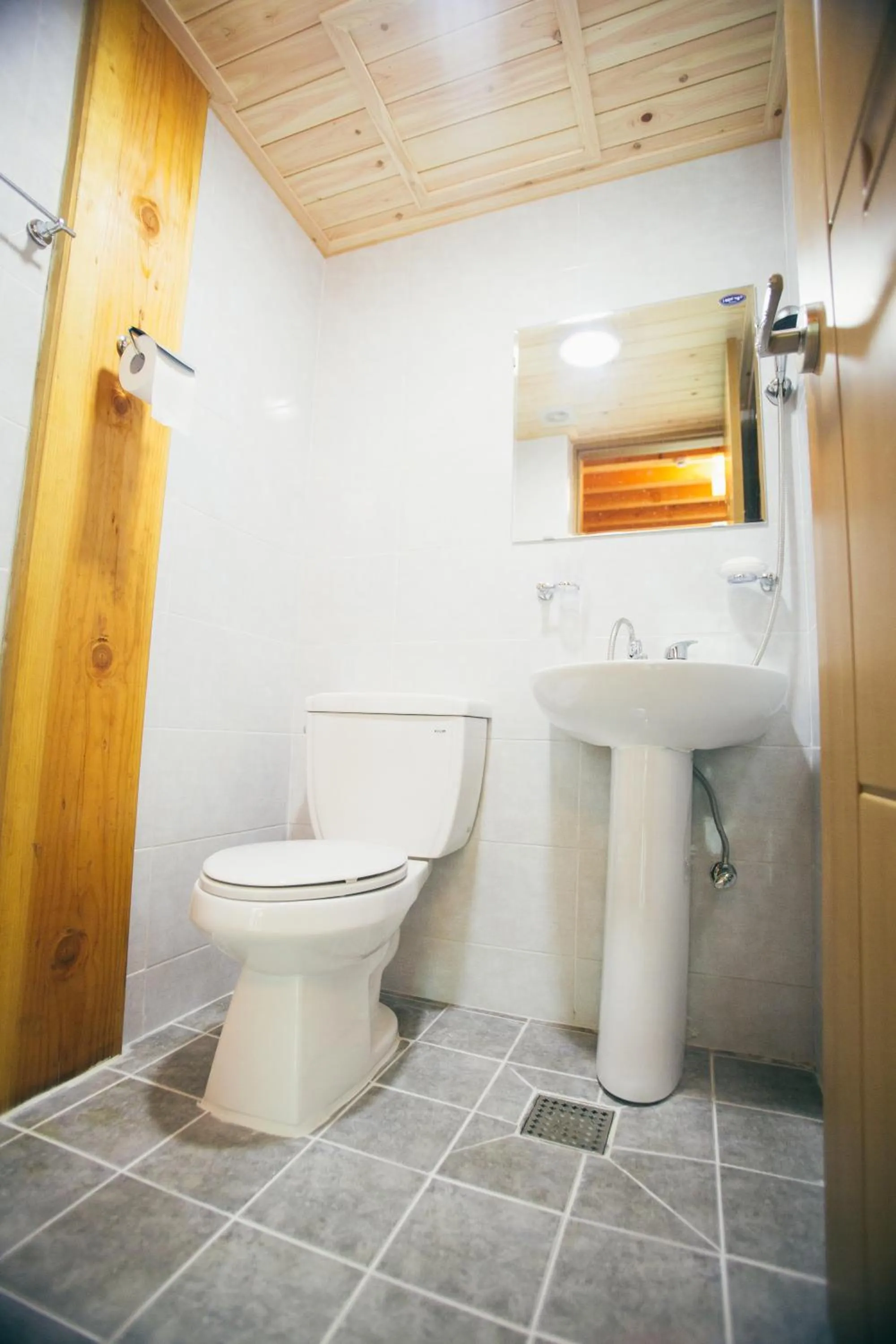 Toilet in Laon Hanok Gguljam