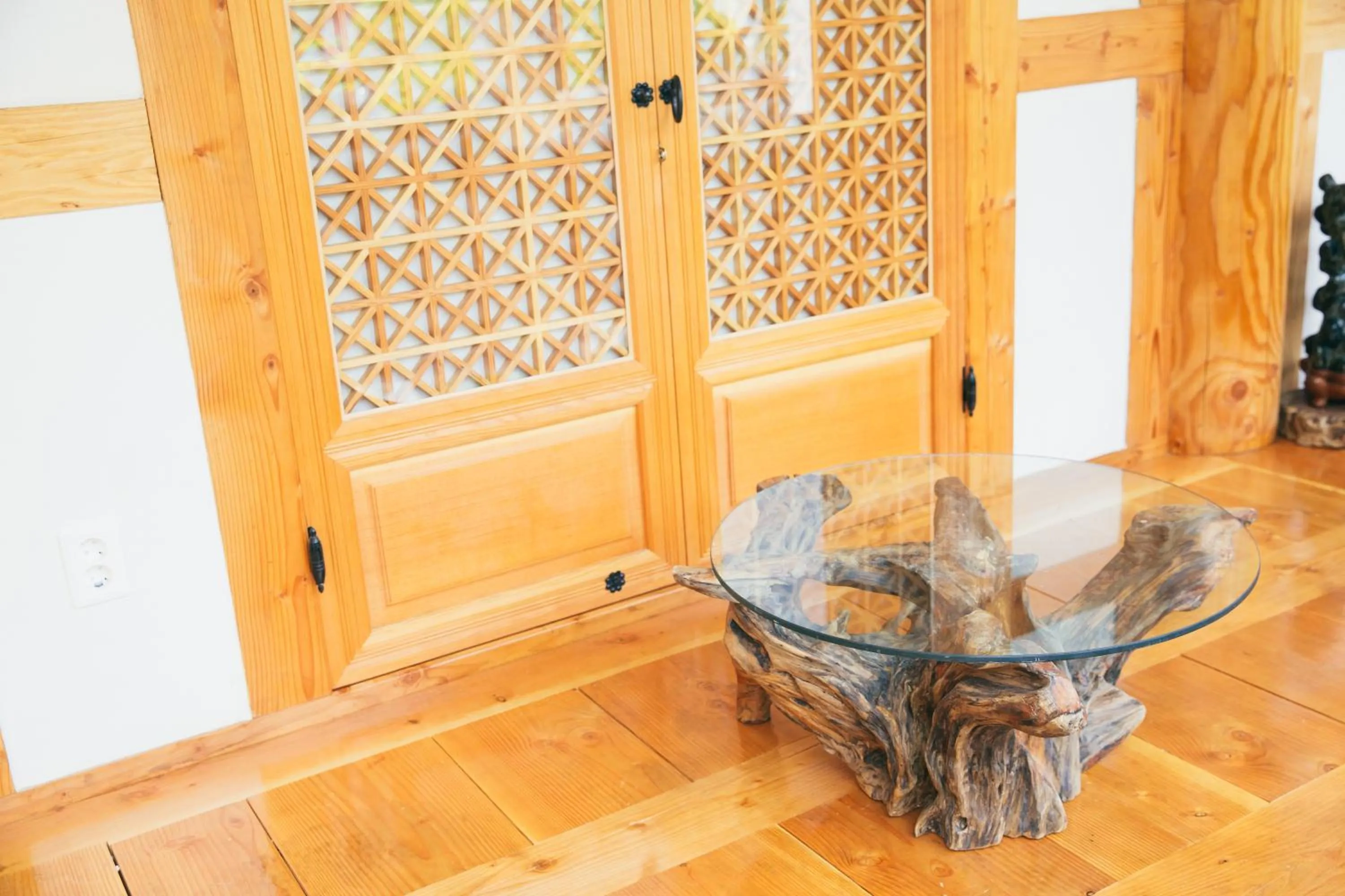 Decorative detail in Laon Hanok Gguljam