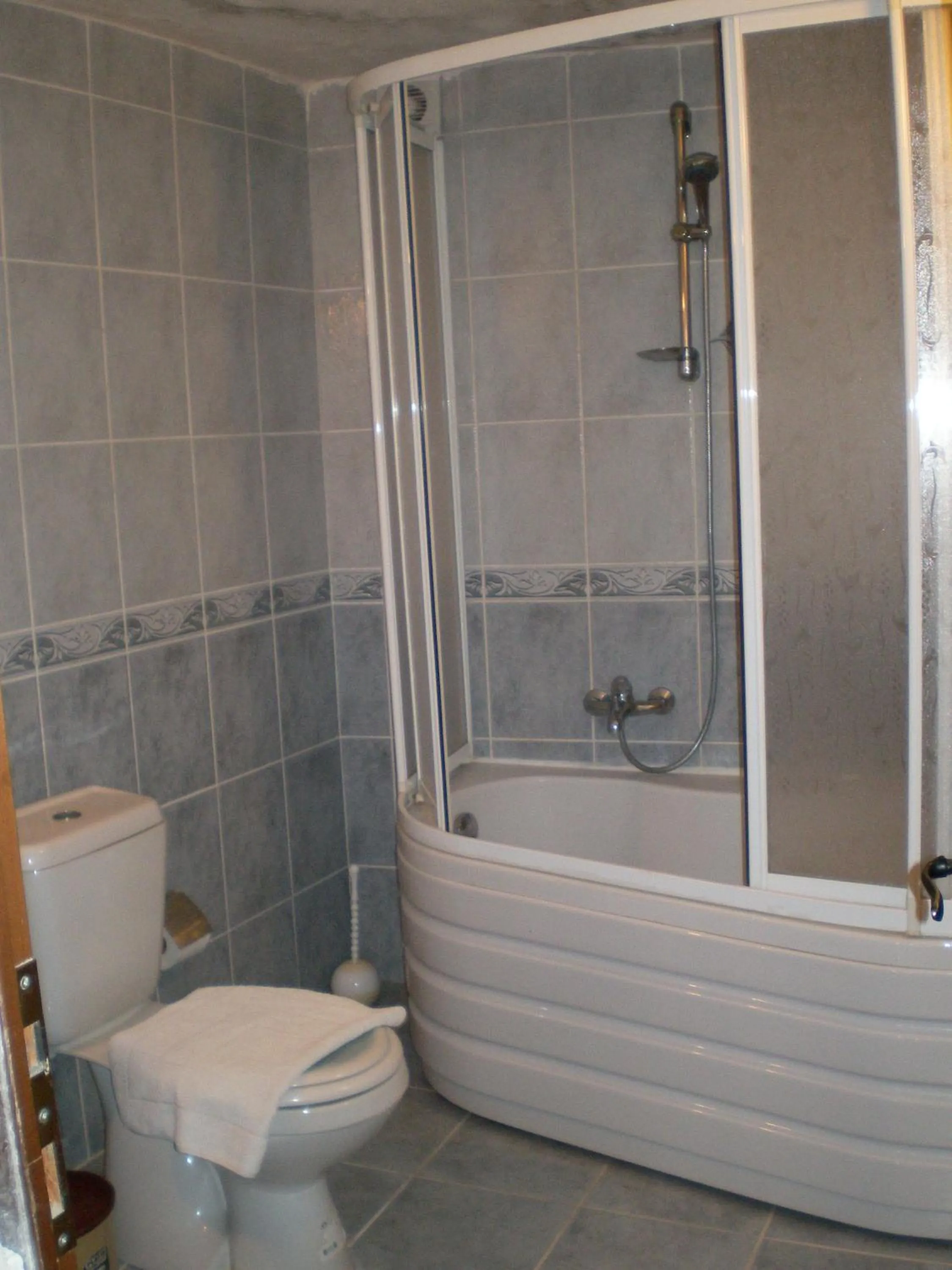 Hot Tub in Nature Park Cave Hotel