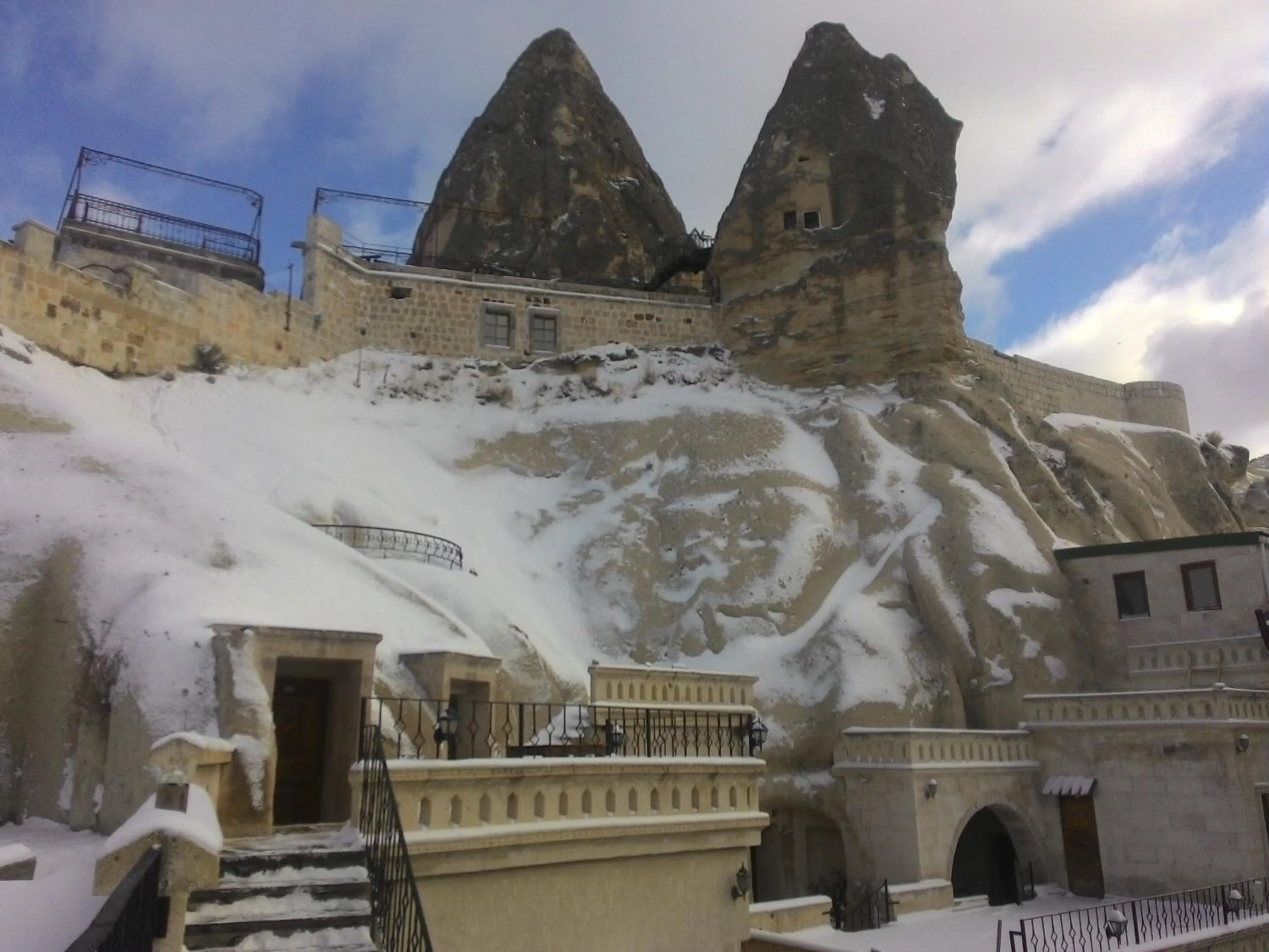 Winter in Nature Park Cave Hotel