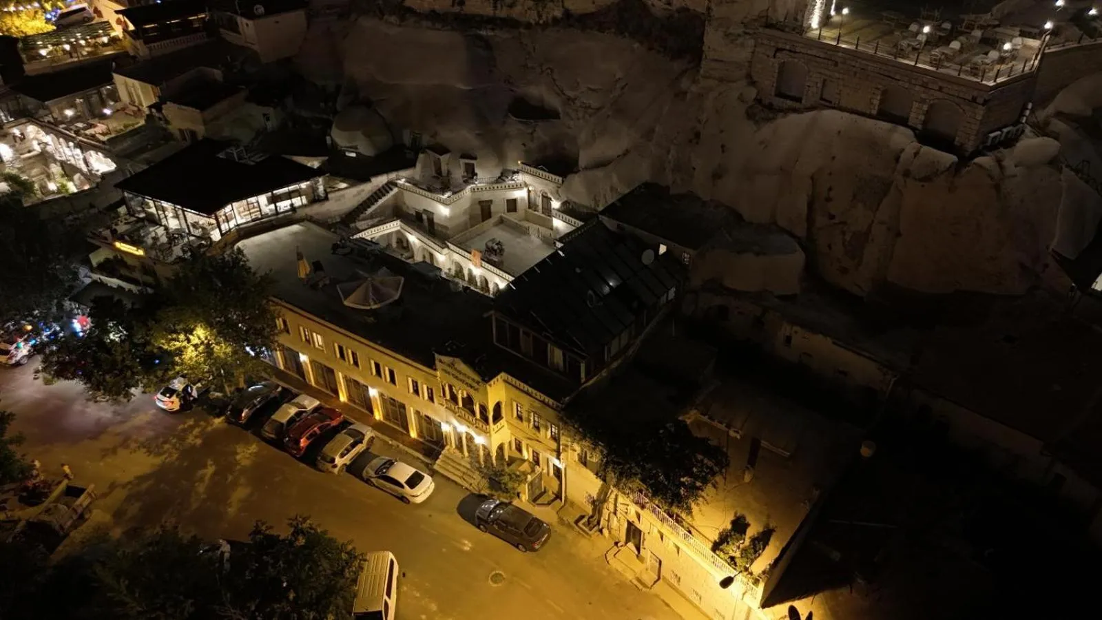 Night in Nature Park Cave Hotel