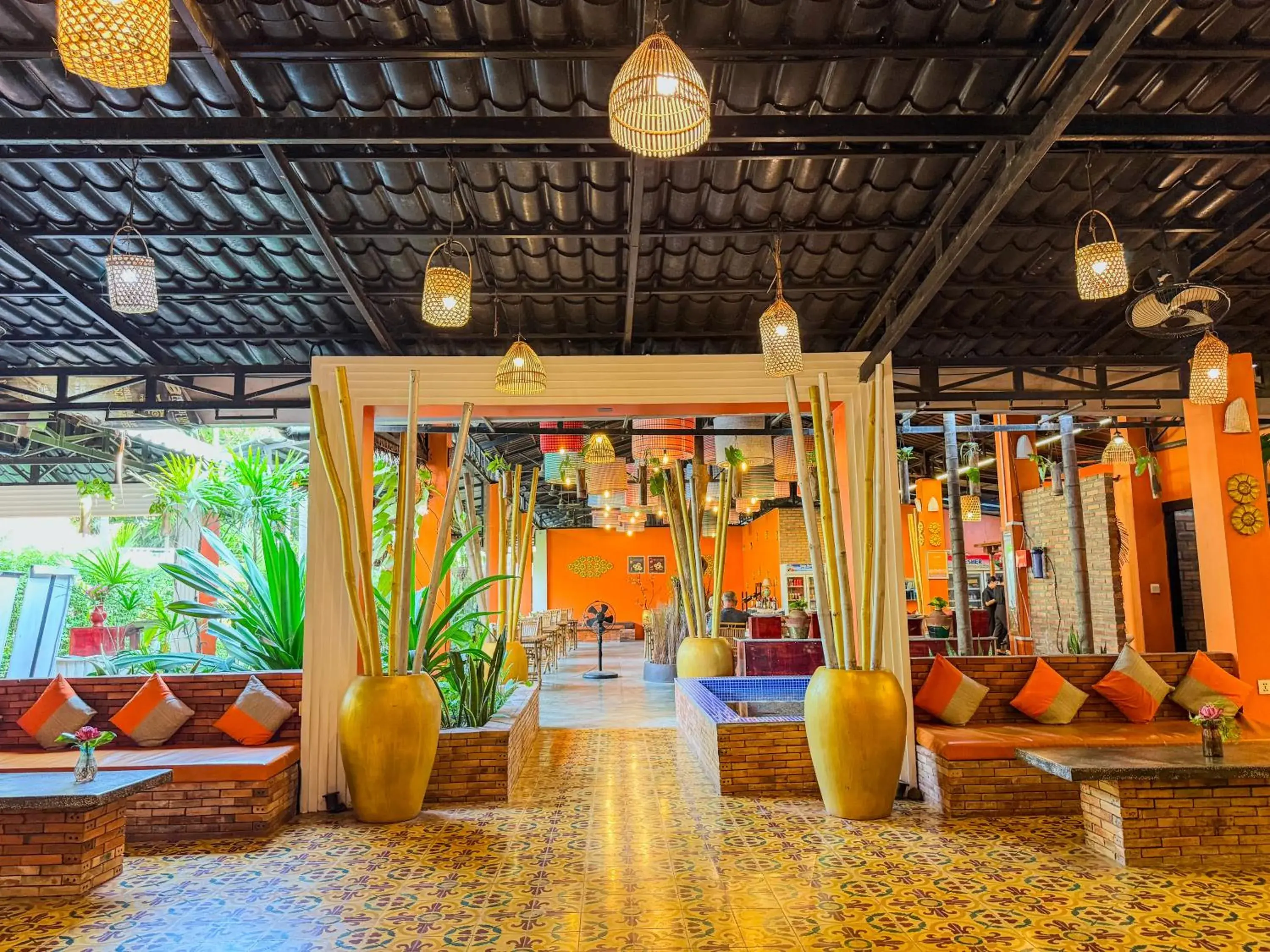 Restaurant/places to eat in Central Privilege Hotel Restaurant/places to eat in Central Privilege Hotel