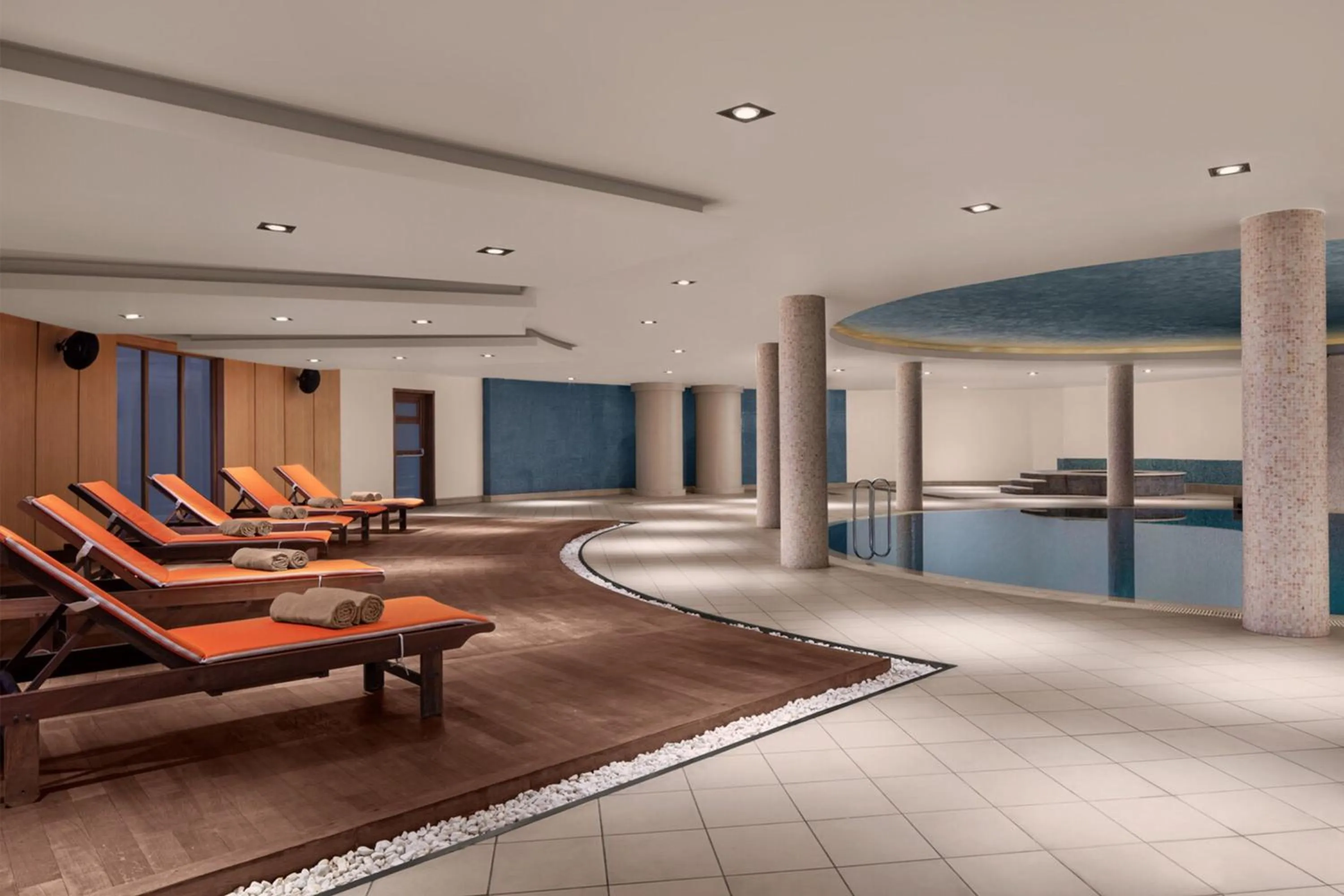 Swimming pool in Delta Hotels Istanbul West