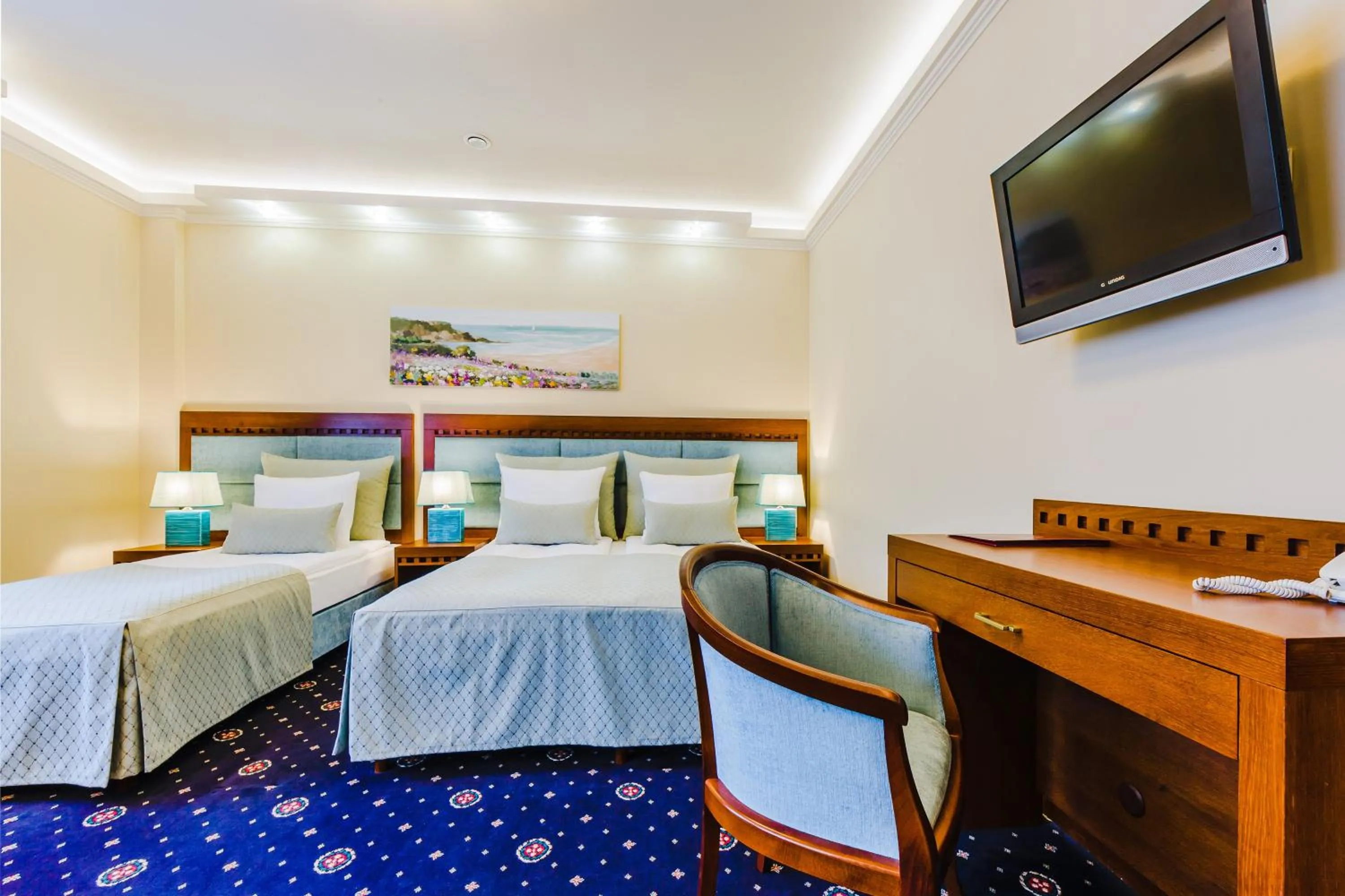 Photo of the whole room, Bed in Grein Hotel