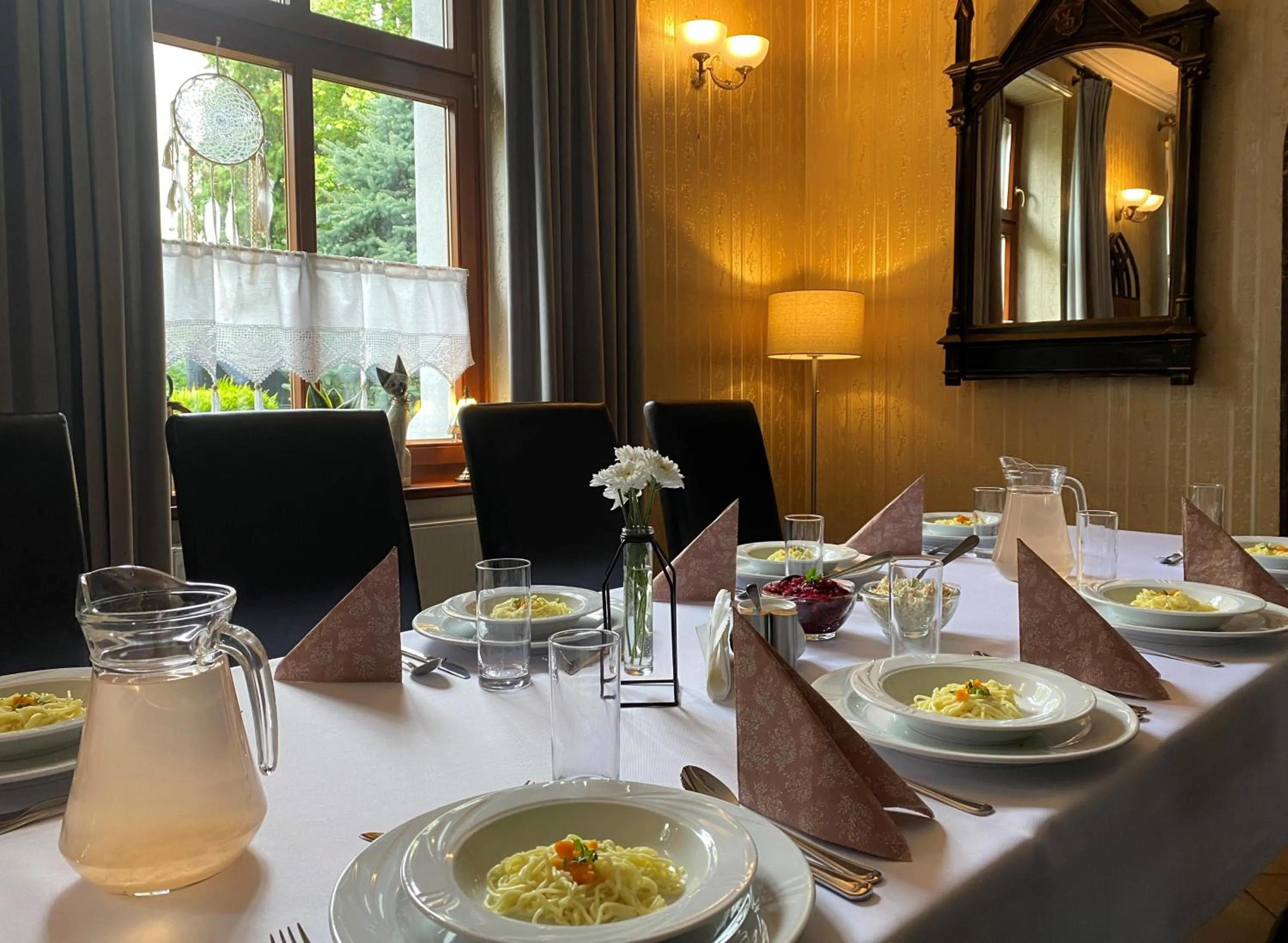 Restaurant/places to eat in Hotel i Restauracja Castle