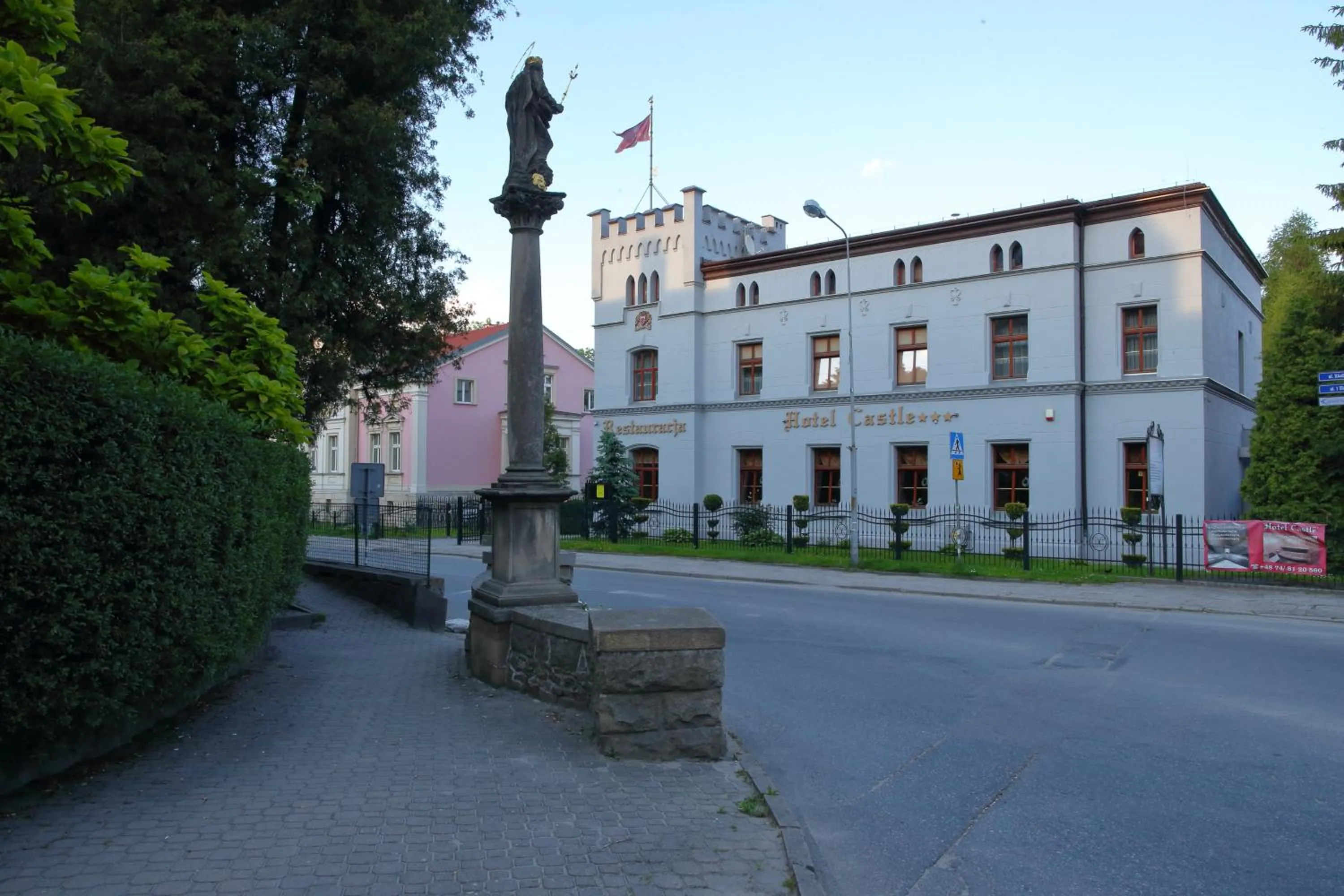 Property building in Hotel i Restauracja Castle