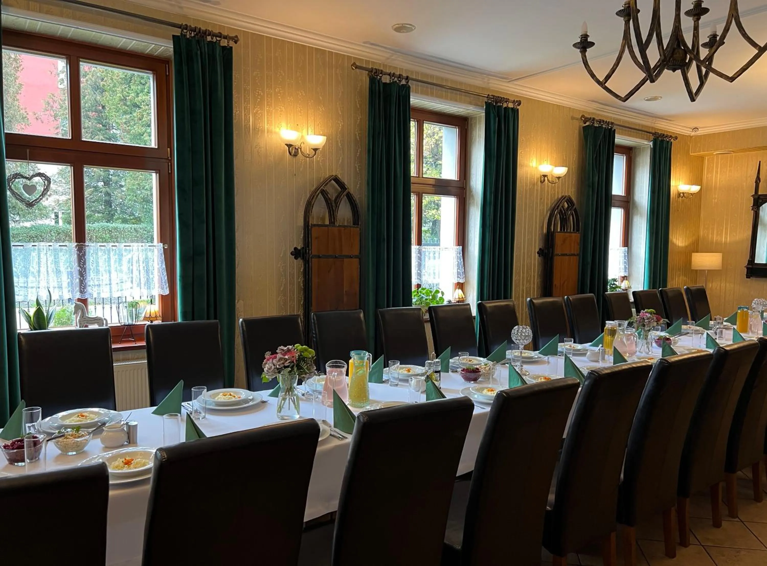 Restaurant/places to eat in Hotel i Restauracja Castle