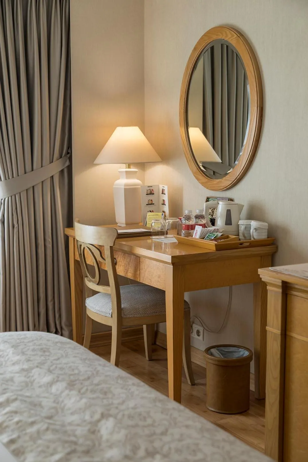 Coffee/tea facilities, Bed in Zorlu Grand Hotel Trabzon