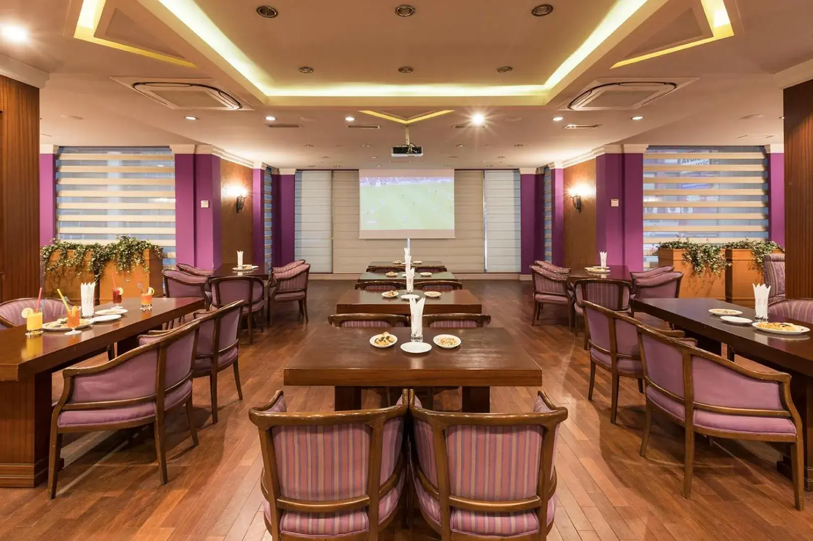 Restaurant/places to eat in Zorlu Grand Hotel Trabzon Restaurant/places to eat in Zorlu Grand Hotel Trabzon