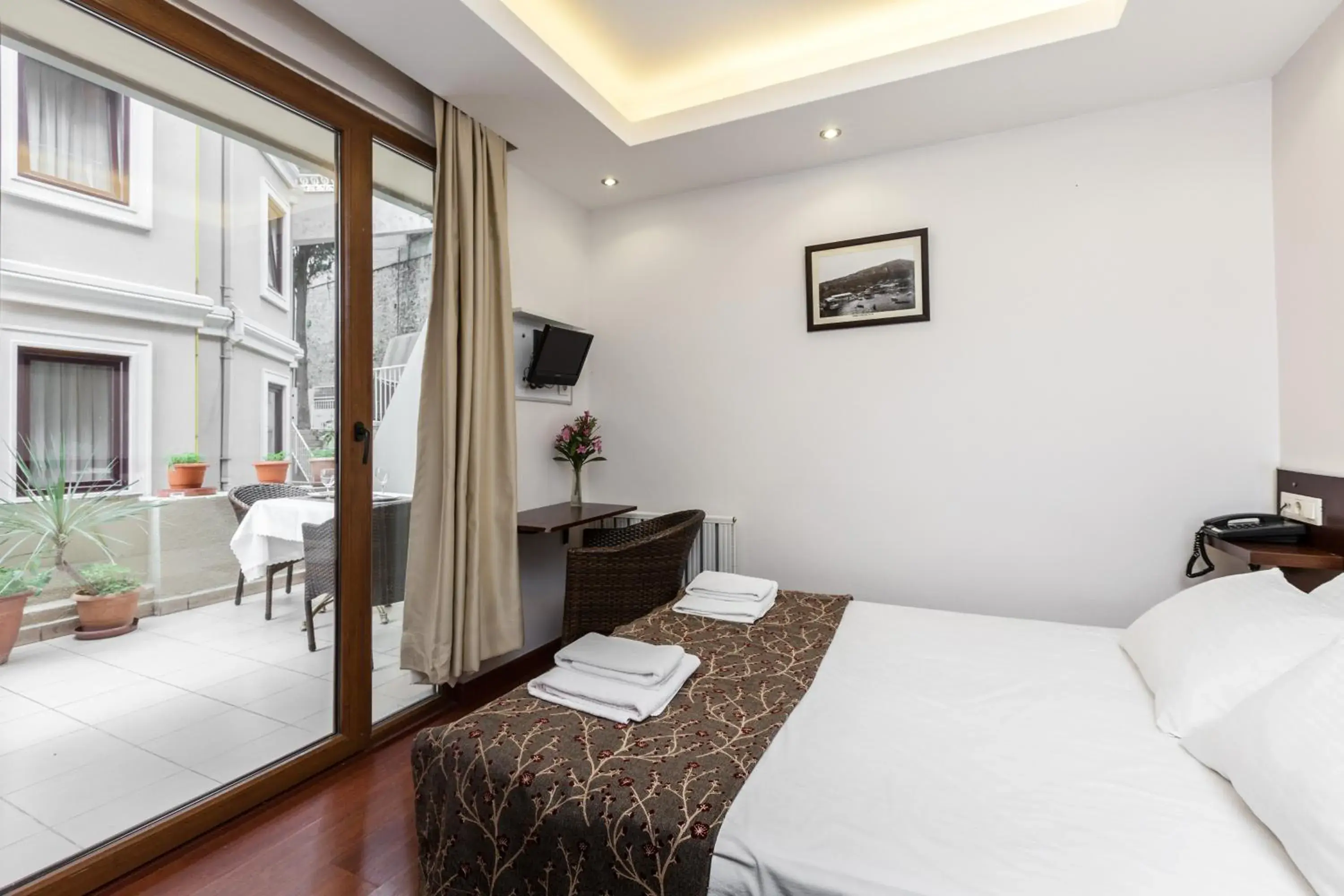Superior Double Room in Buyukada Comfort OTEL Superior Double Room in Buyukada Comfort OTEL