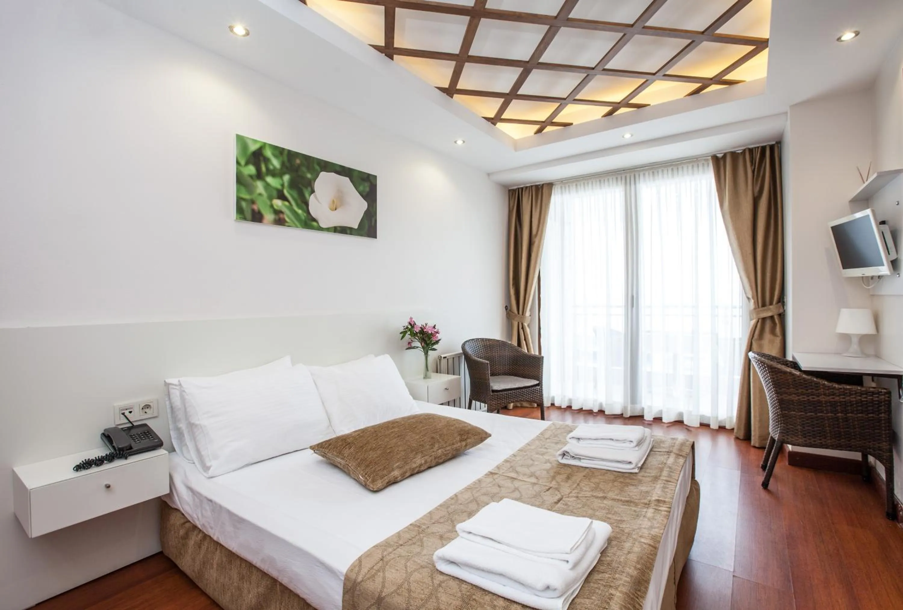 Photo of the whole room, Bed in Buyukada Comfort OTEL