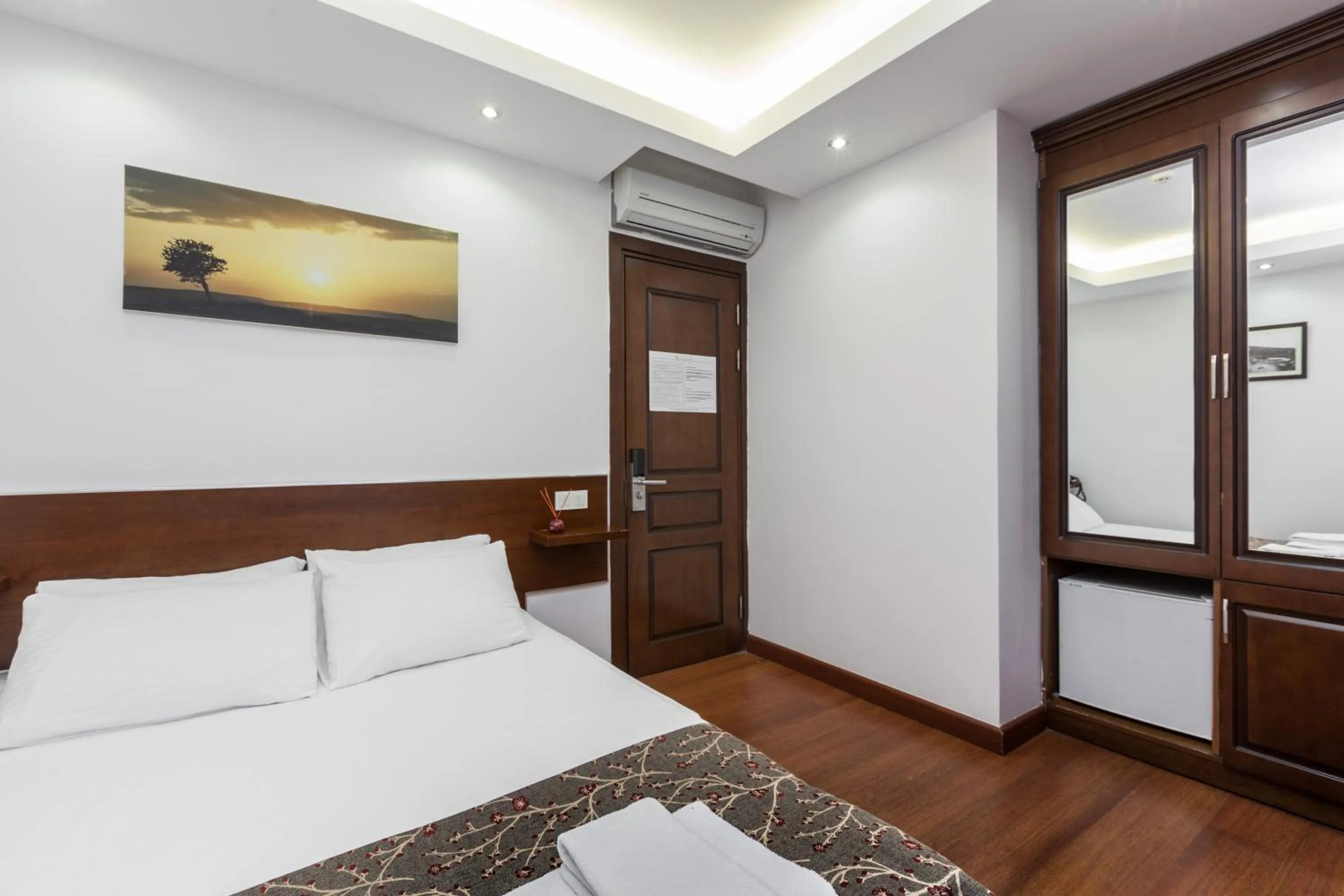 Photo of the whole room, Bed in Buyukada Comfort OTEL