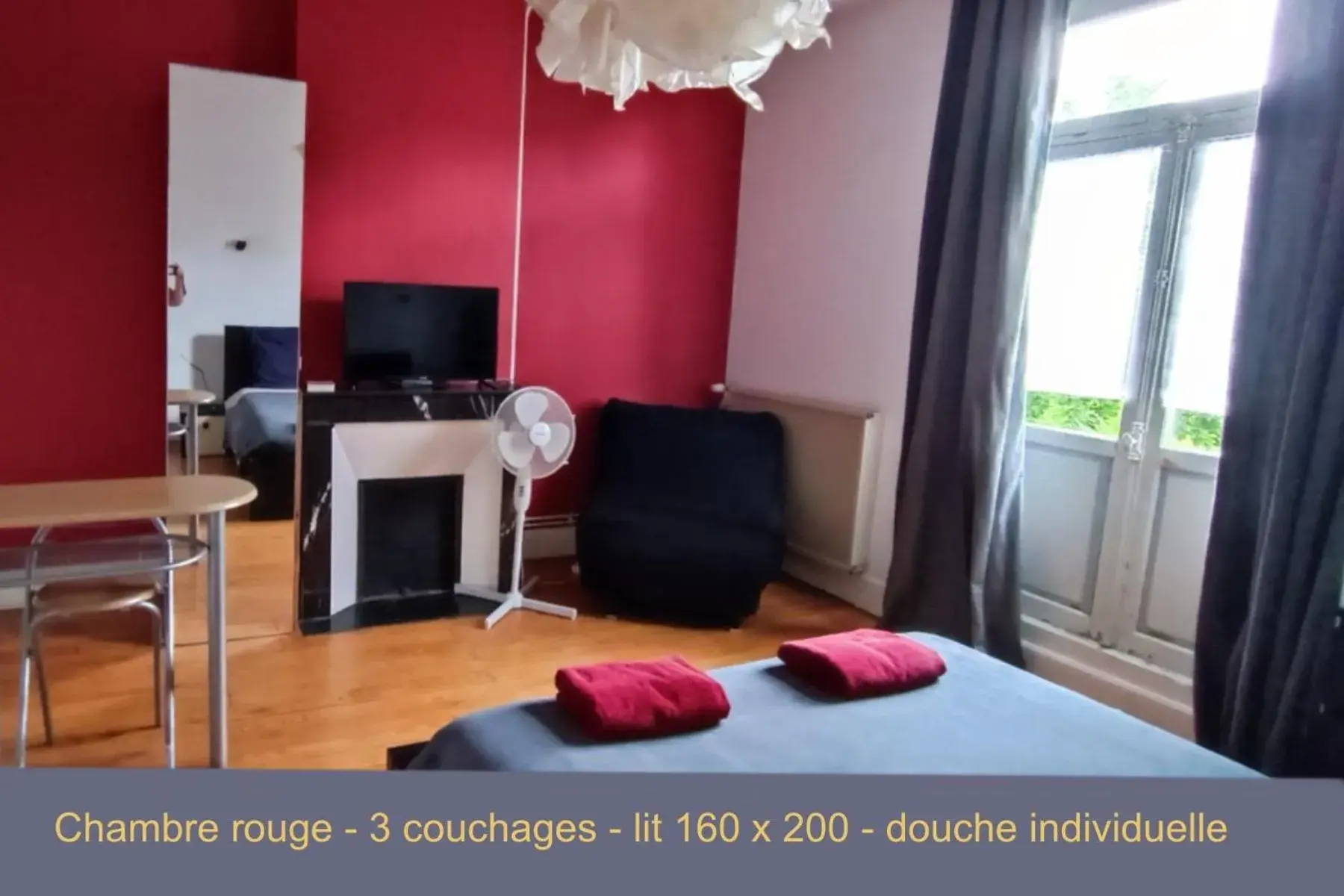 Double Room with Private Bathroom and External Toilet - single occupancy in Chez Dan et Véro - Chambre d'hôte Double Room with Private Bathroom and External Toilet - single occupancy in Chez Dan et Véro - Chambre d'hôte