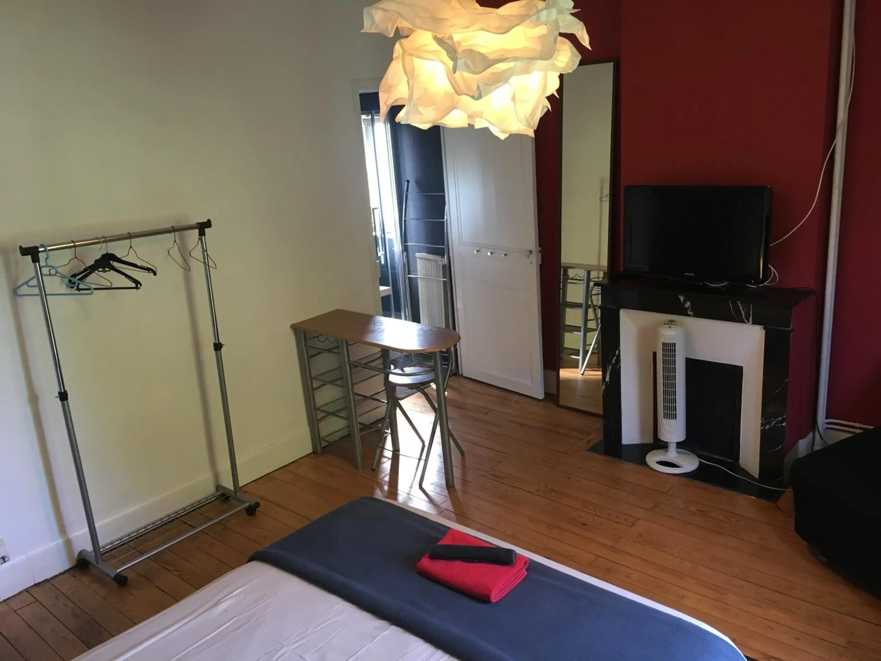 Photo of the whole room in Chez Dan et Véro - Chambre d'hôte Photo of the whole room in Chez Dan et Véro - Chambre d'hôte