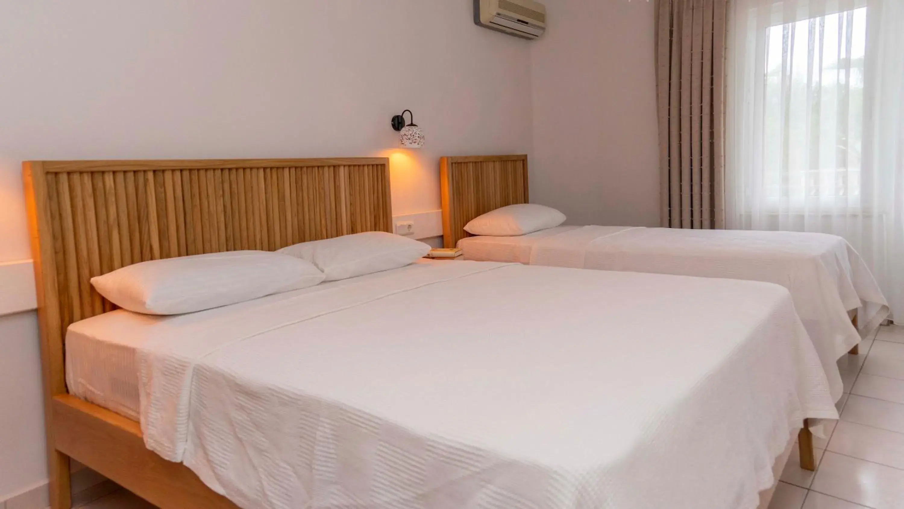 Deluxe Triple Room in Golden Lighthouse Hotel Deluxe Triple Room in Golden Lighthouse Hotel