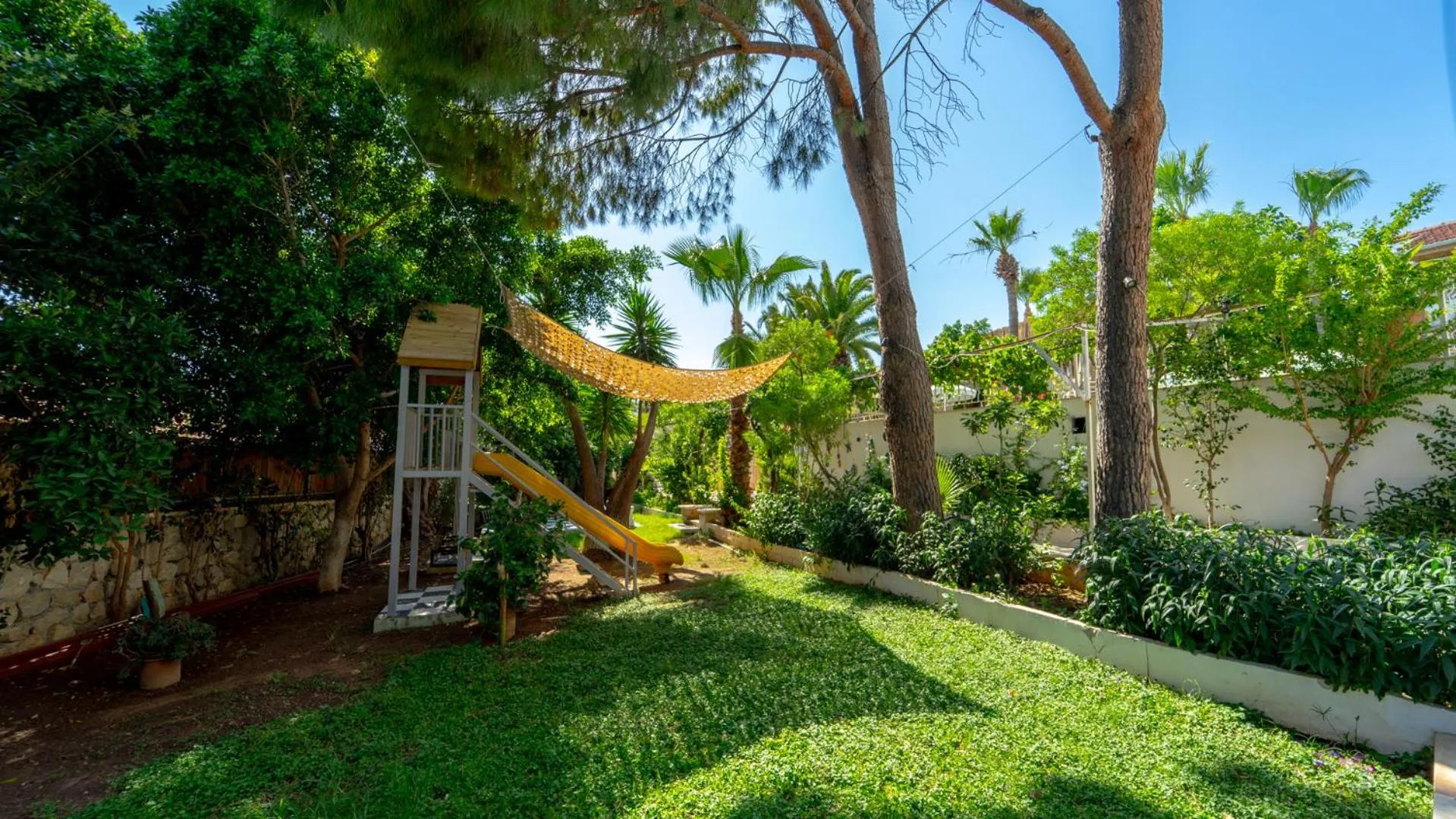 Golden Lighthouse Hotel