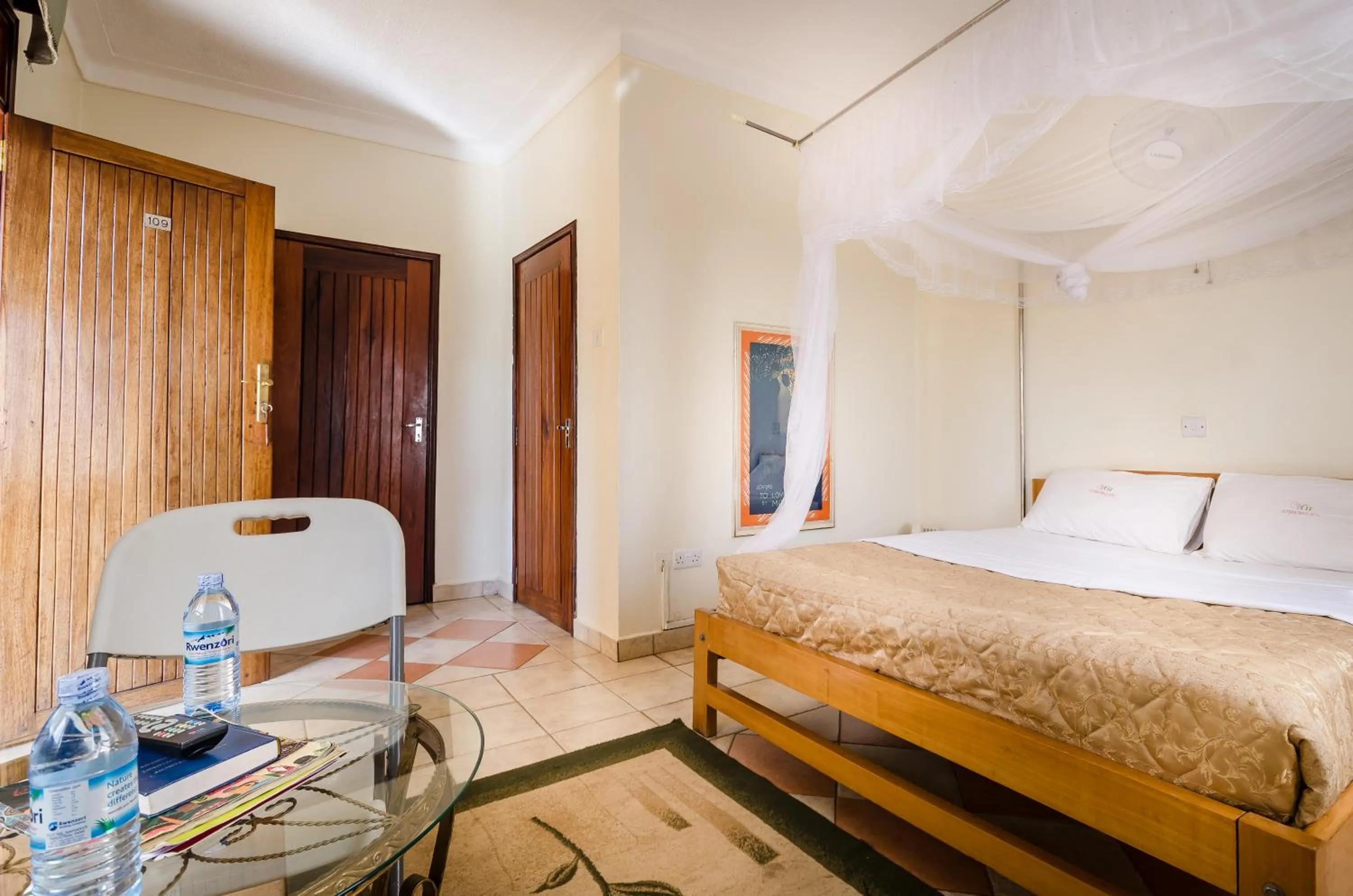 Seating area in Victoria Travel Hotel