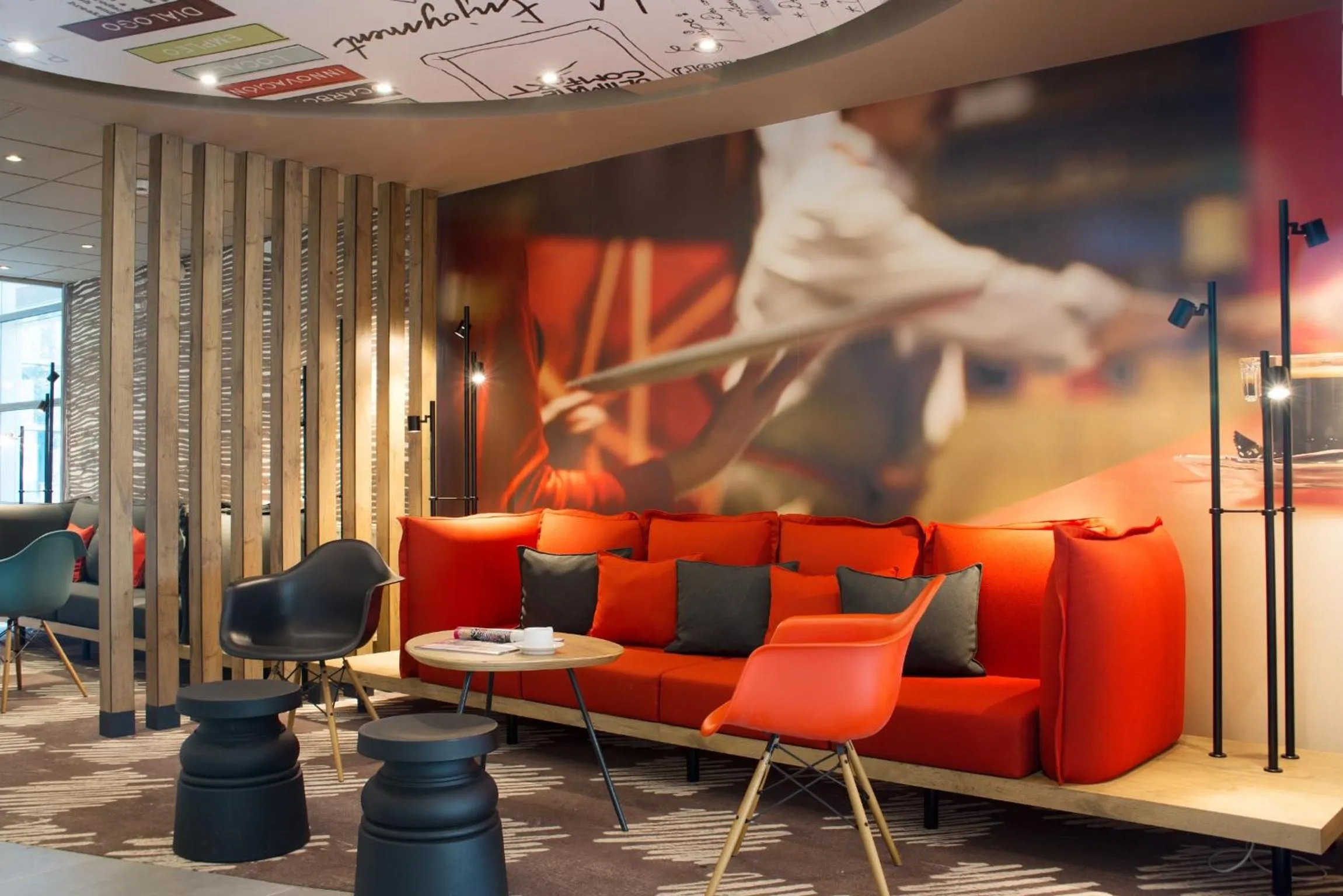 Lounge or bar in Ibis Poznan Stare Miasto