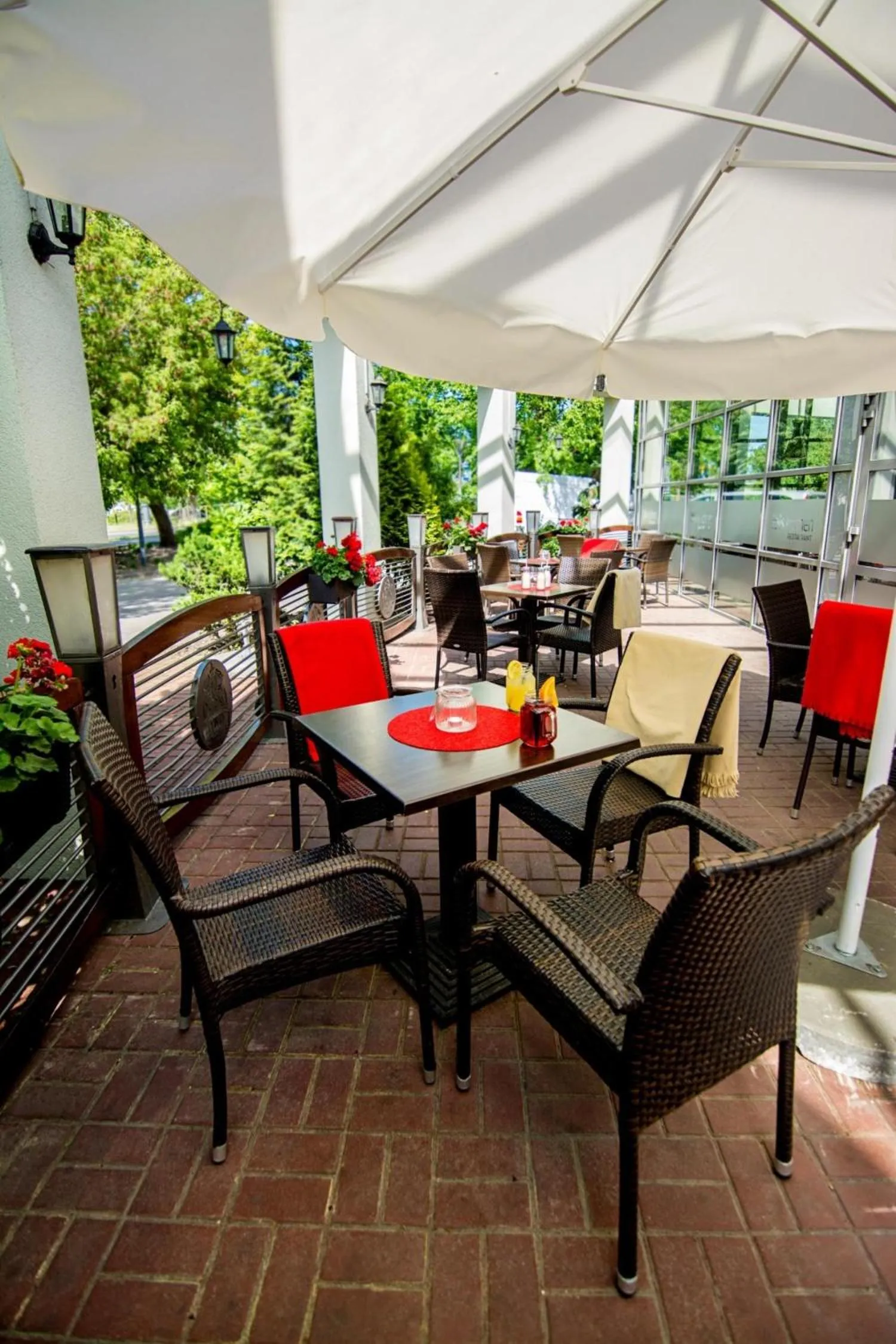 Restaurant/places to eat in Ibis Poznan Stare Miasto