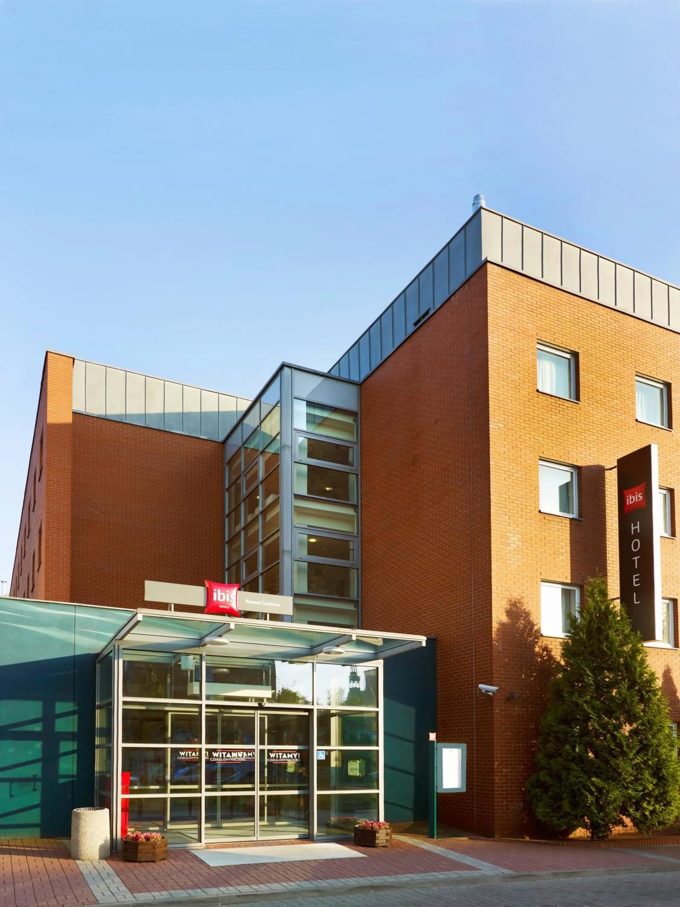 Facade/entrance in Ibis Poznan Stare Miasto