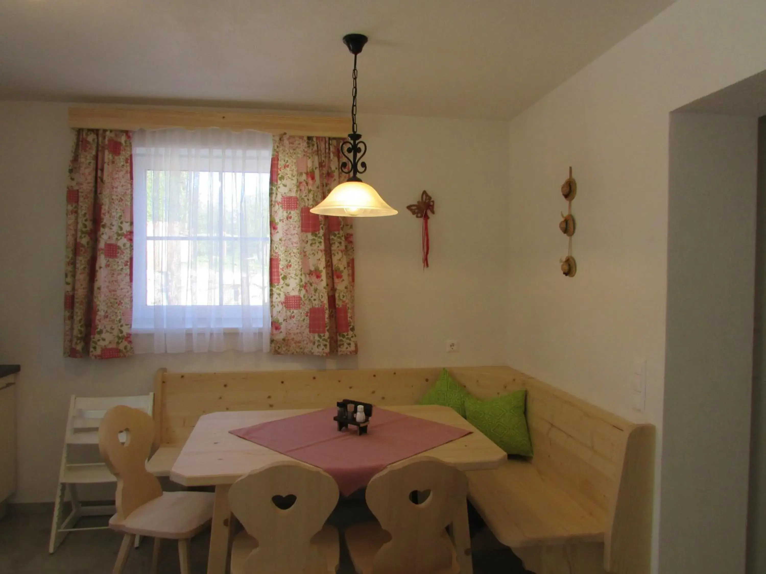 Three-Bedroom Apartment "Krauterhexe" in Ferienwohnungen Maderebner Three-Bedroom Apartment "Krauterhexe" in Ferienwohnungen Maderebner