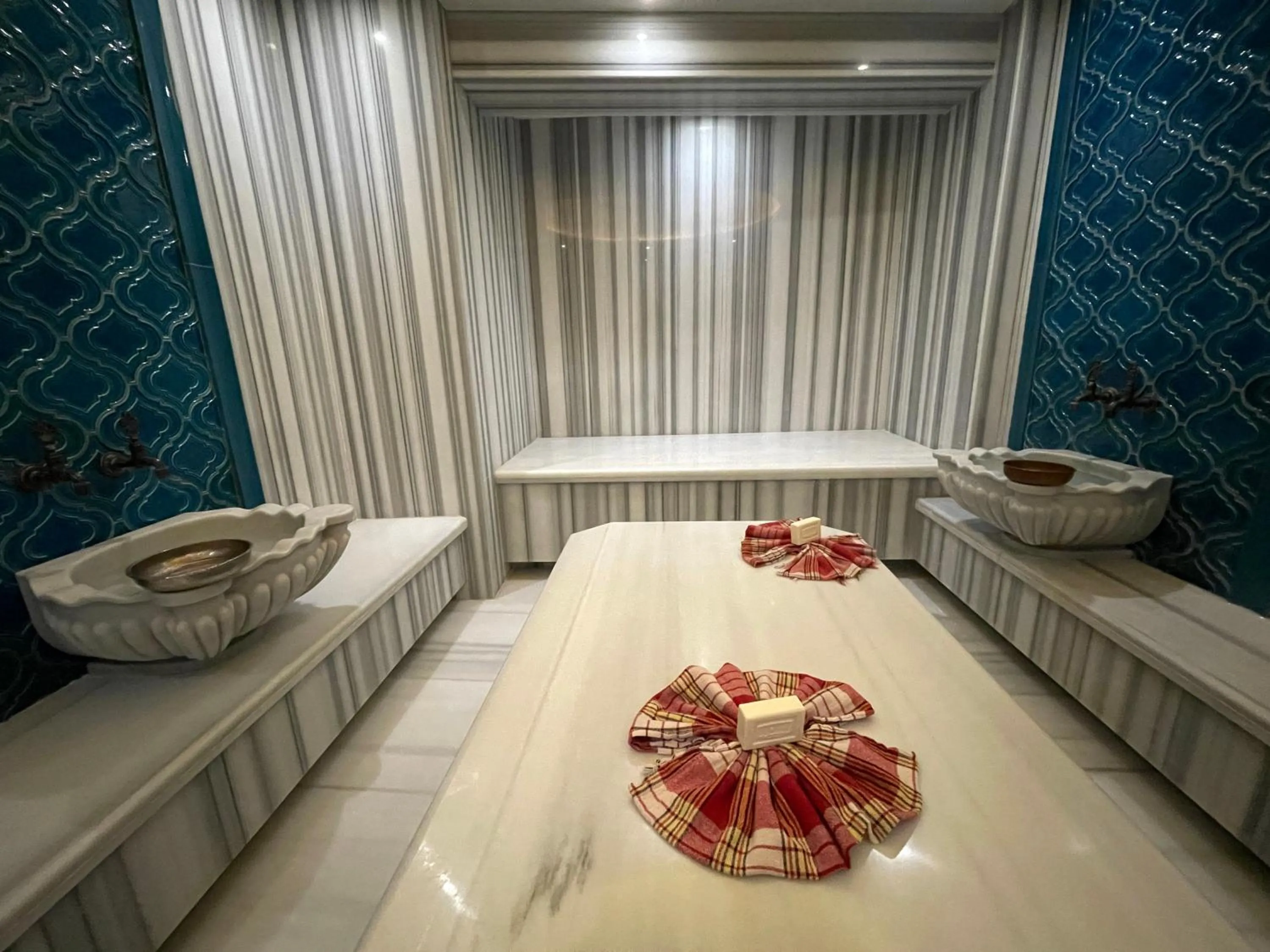 Public Bath, Bed in Martinenz Hotel