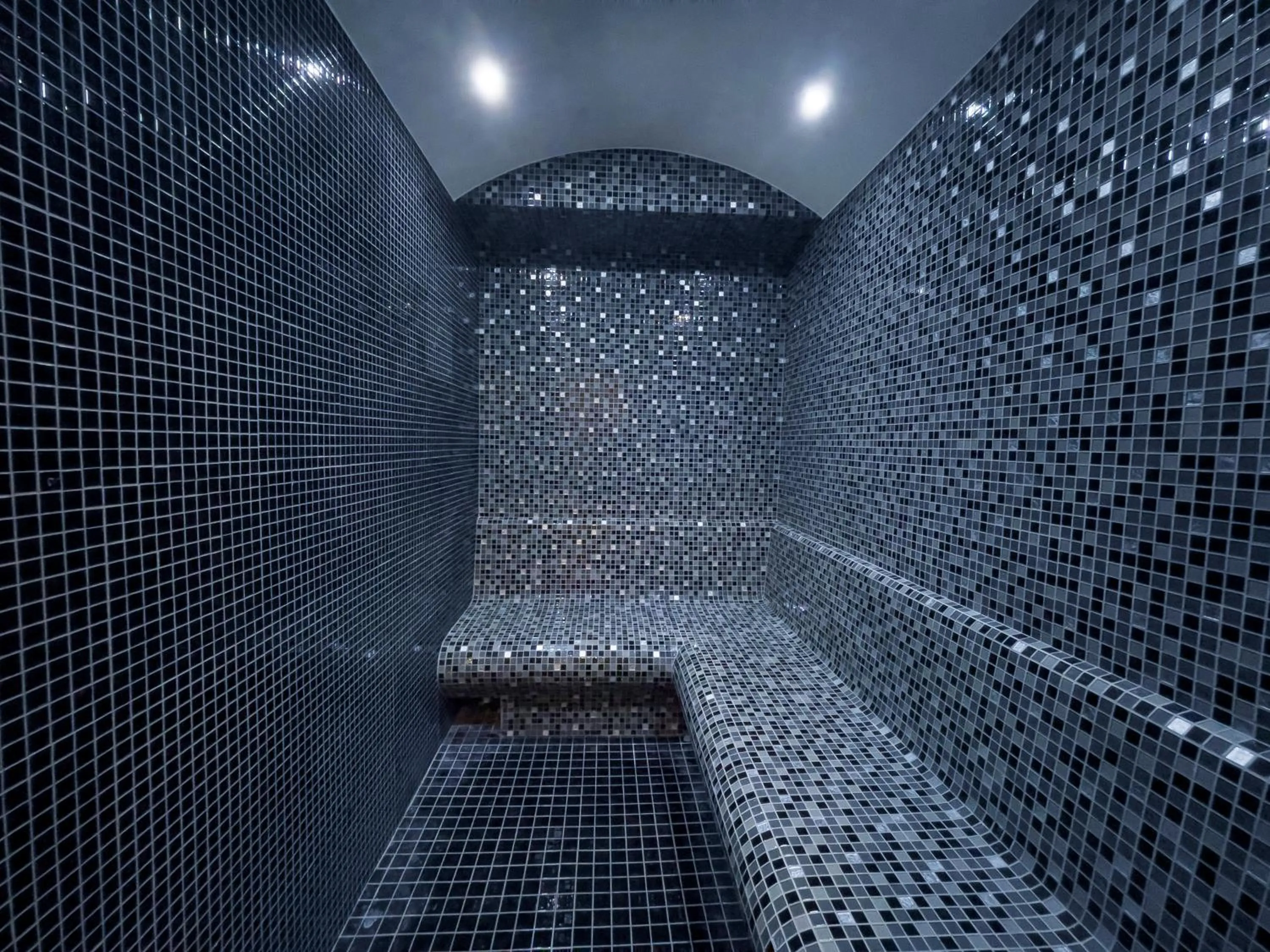 Steam room in Martinenz Hotel