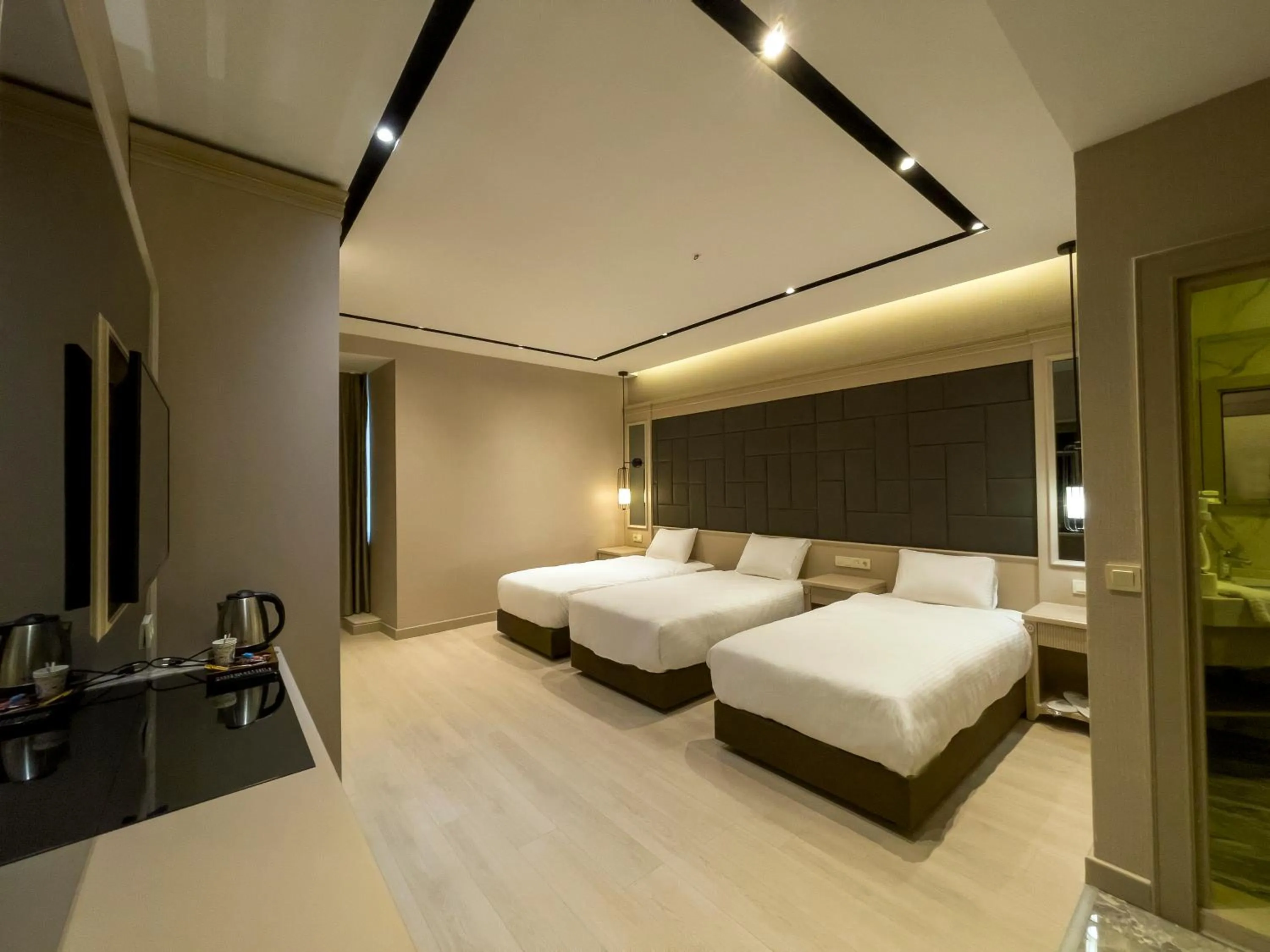 Photo of the whole room, Bed in Martinenz Hotel