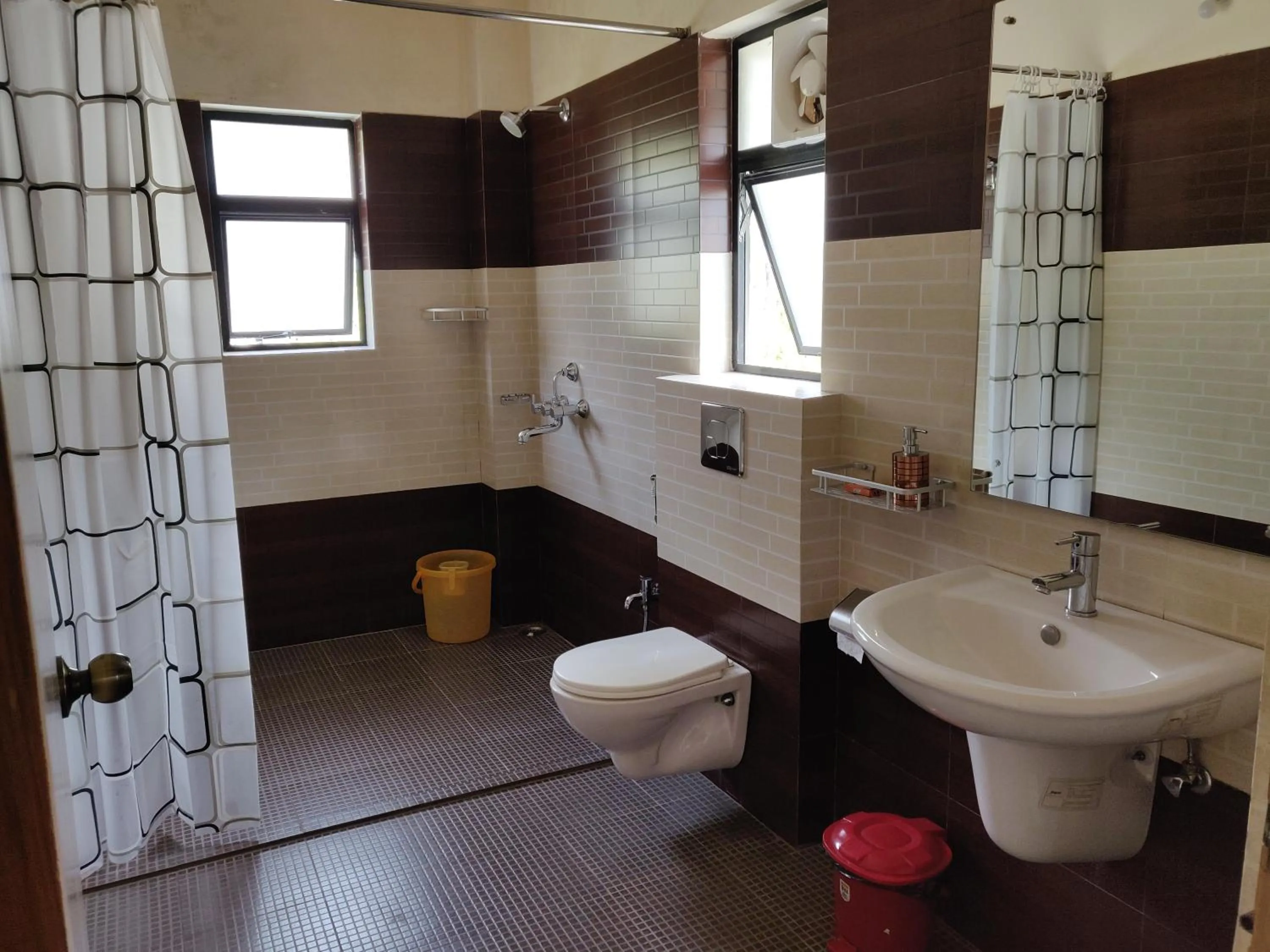 Shower in Sha Ri Loum Homestay