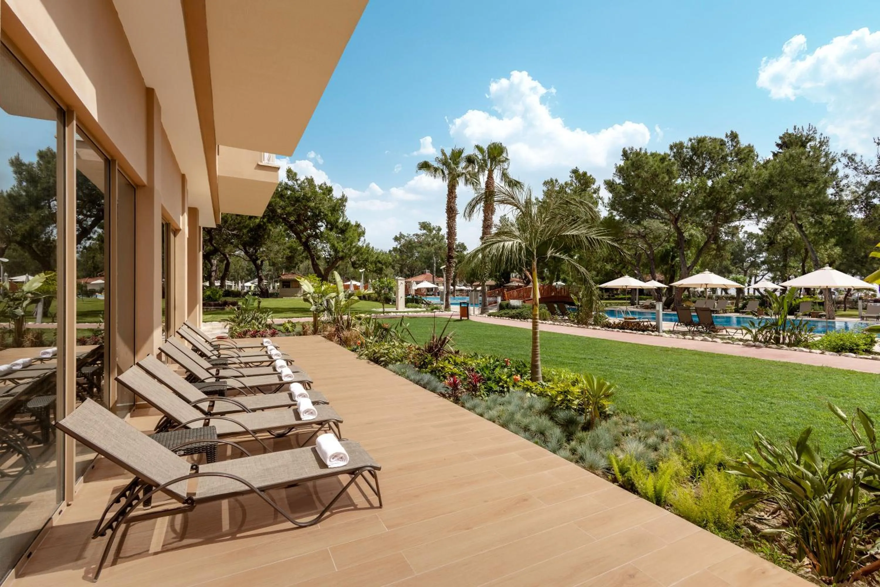 Day in Akka Antedon Hotel - Premium All Inclusive