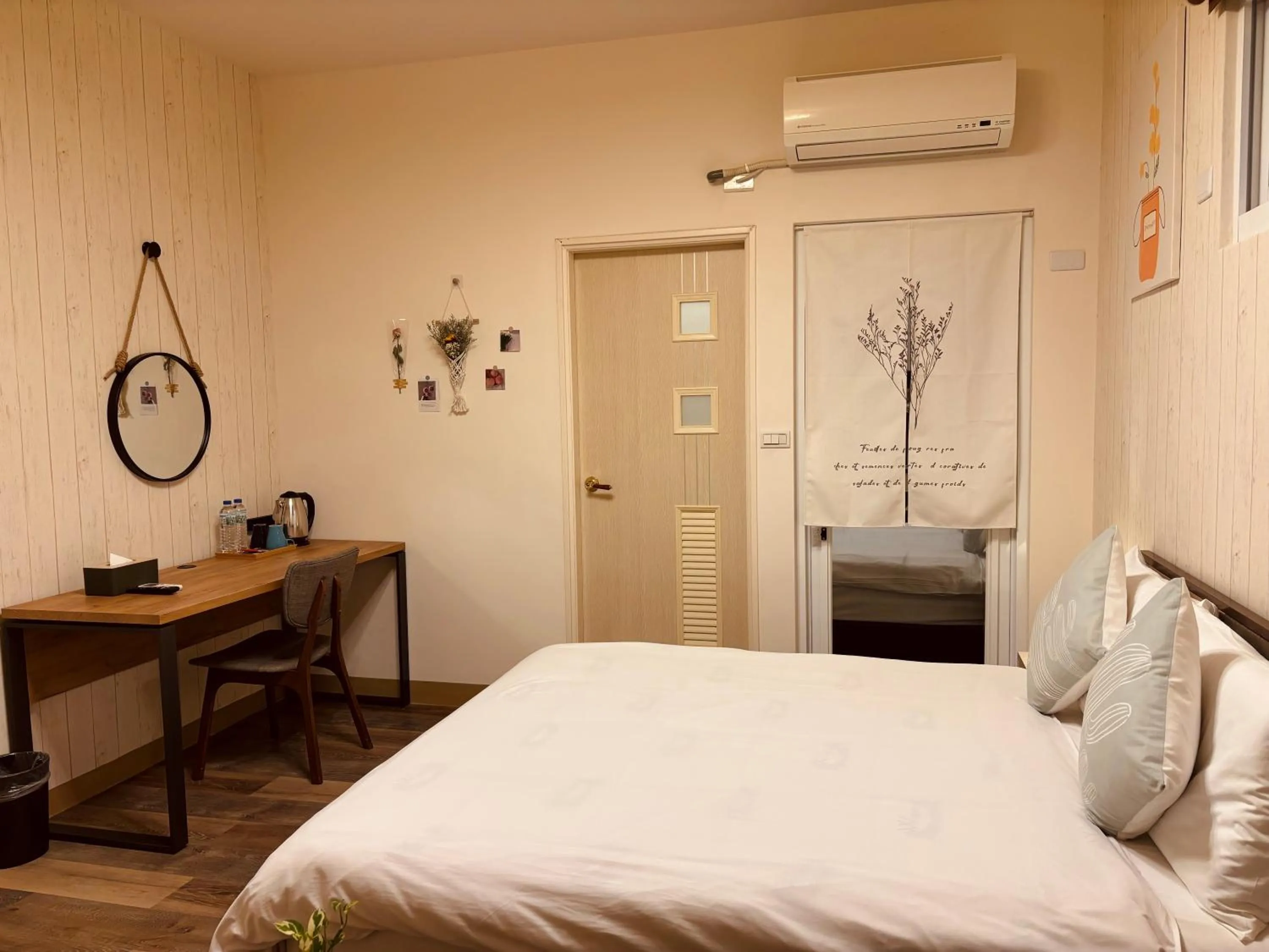 Photo of the whole room, Bed in The Green Mile Field B&B