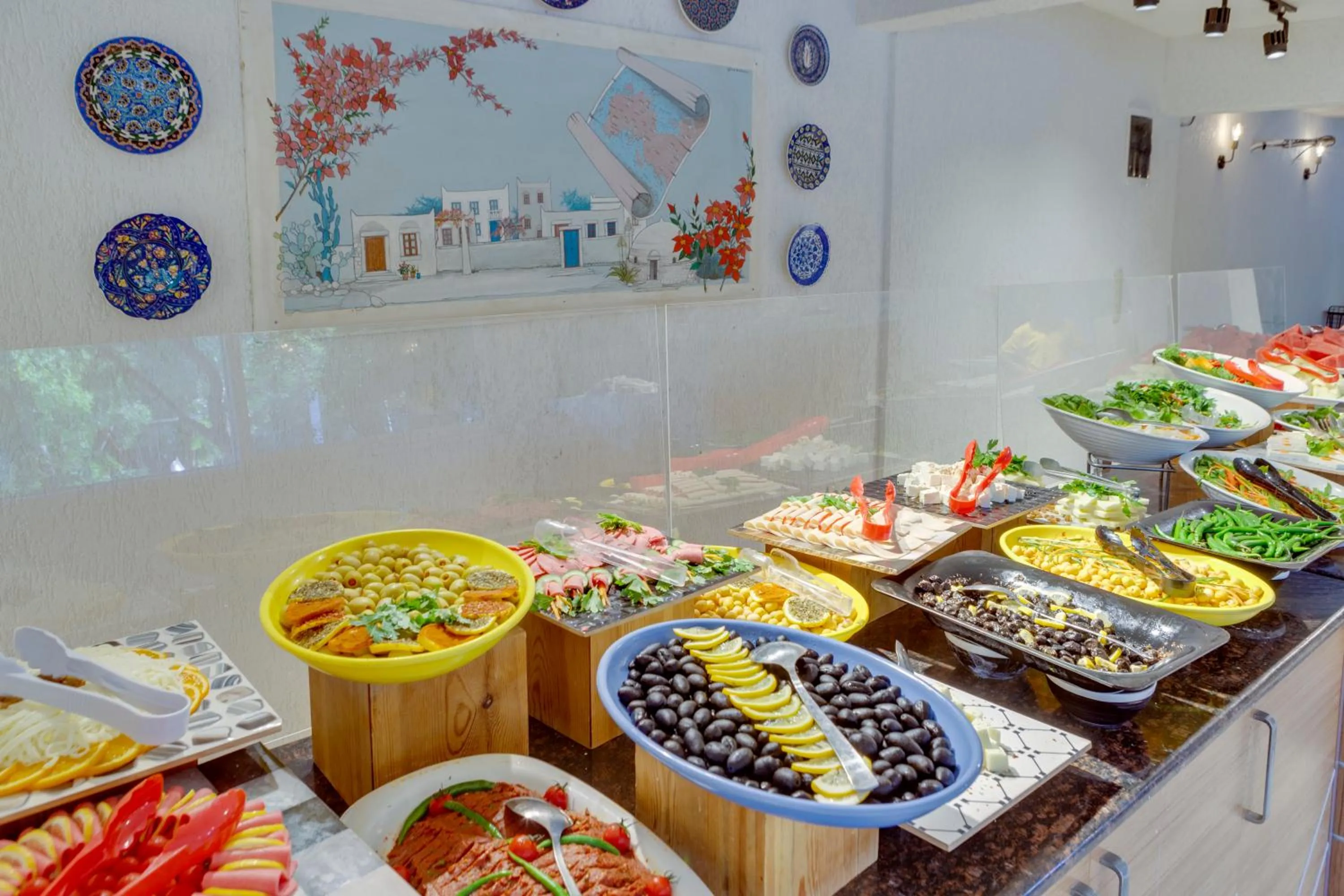 Restaurant/places to eat in Serhan Hotel