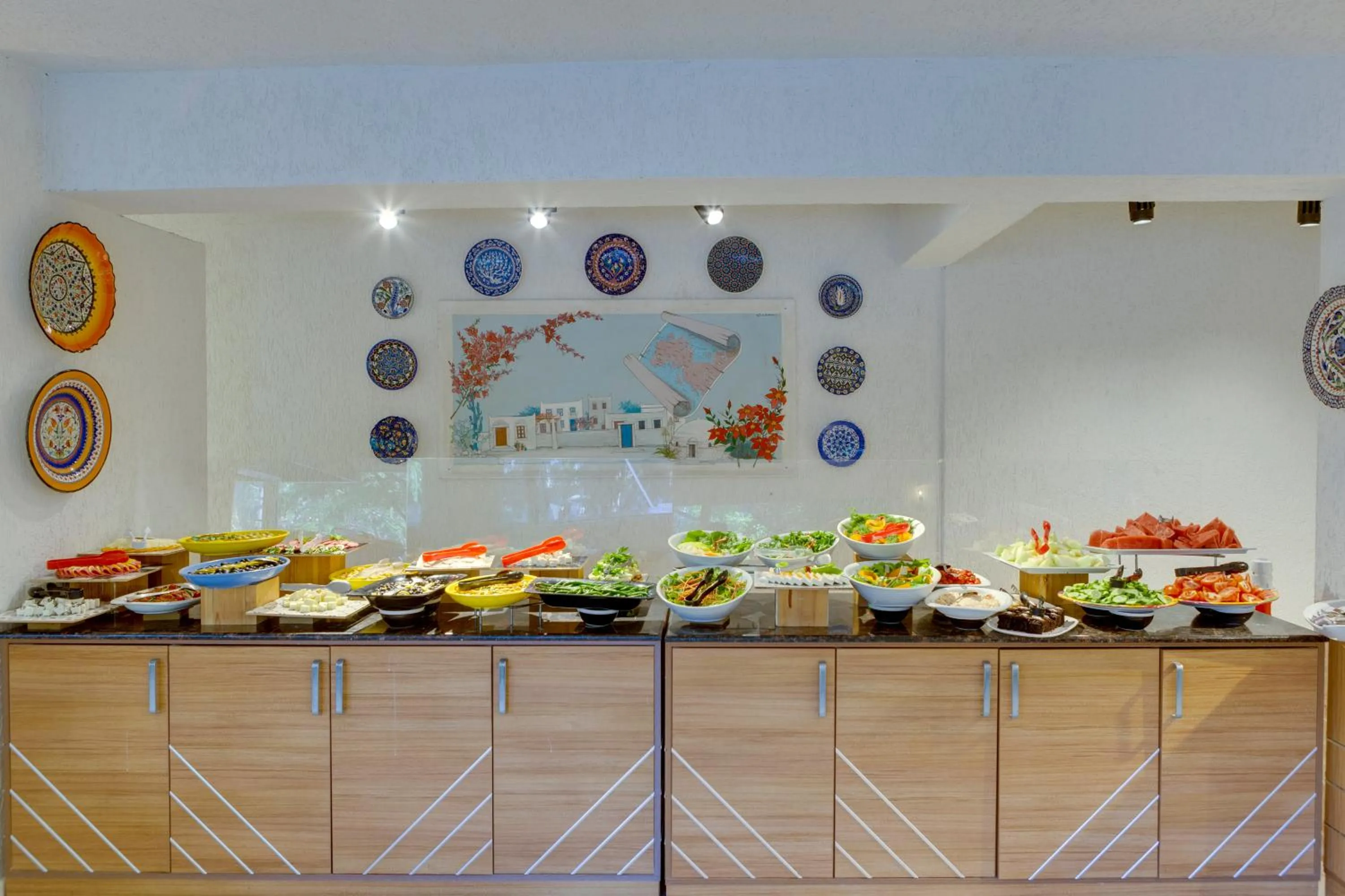 Restaurant/places to eat in Serhan Hotel