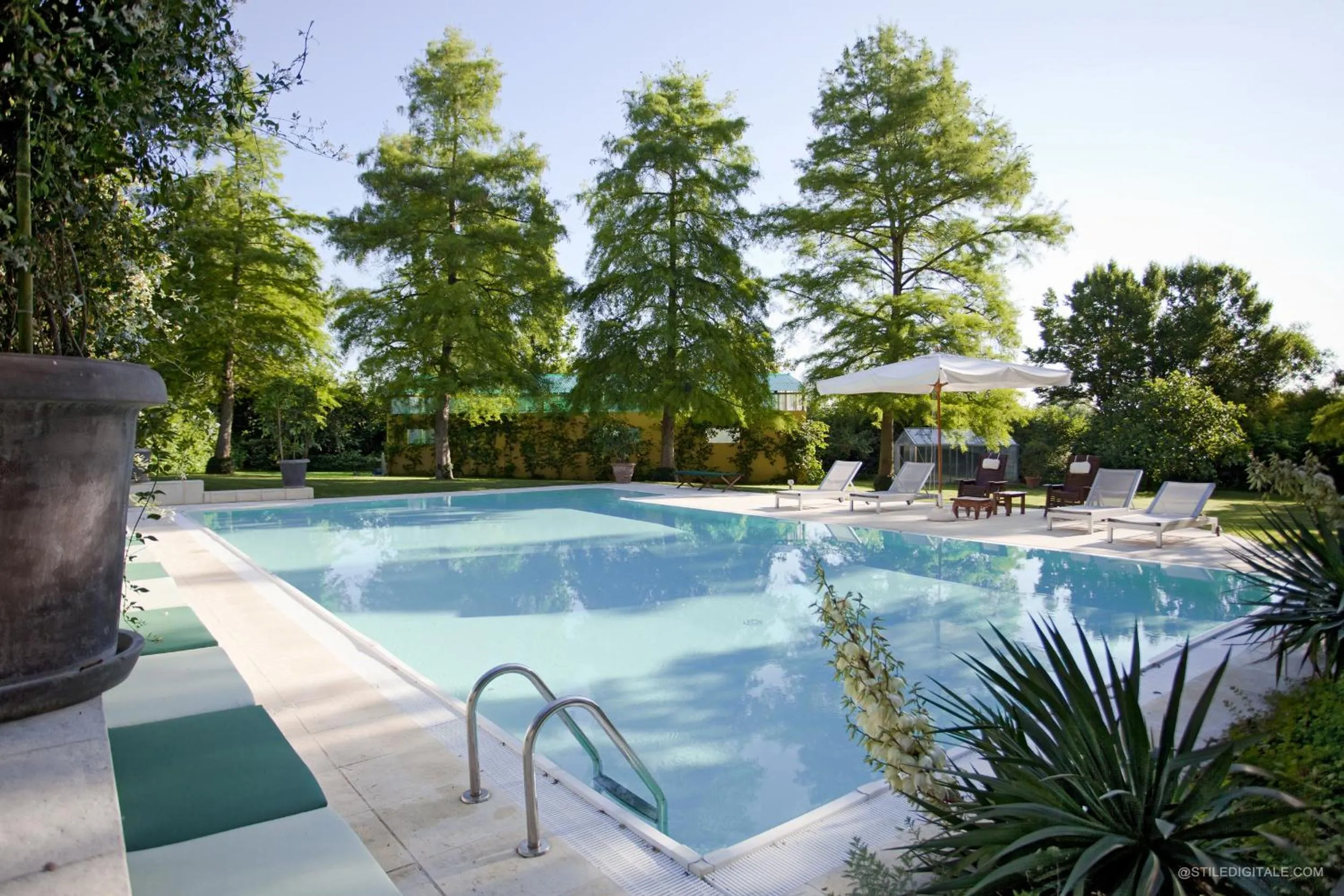 Swimming pool in Pragatto Hills by Casino di Pragatto