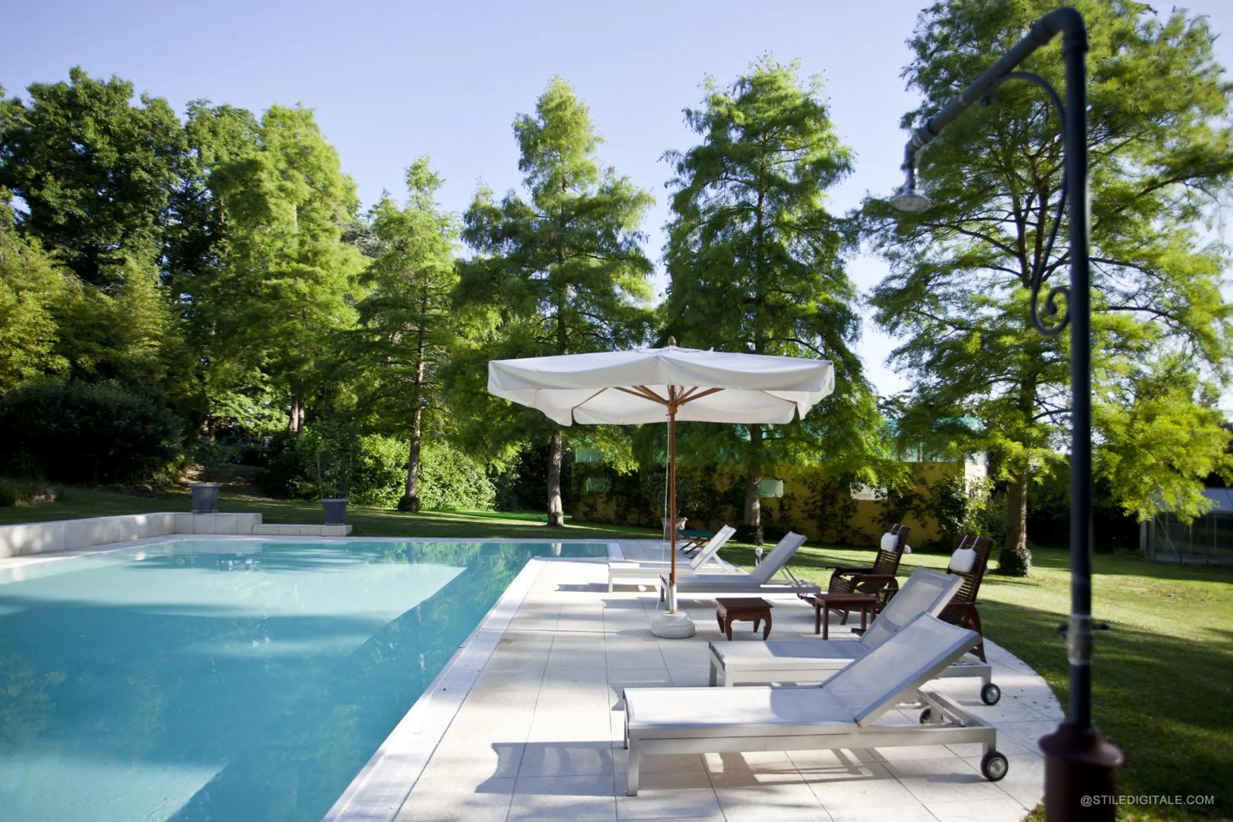 Swimming pool in Pragatto Hills by Casino di Pragatto