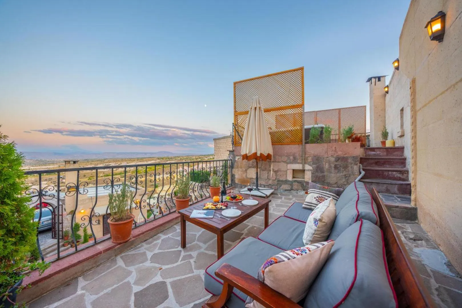 Photo of the whole room in Taskonaklar