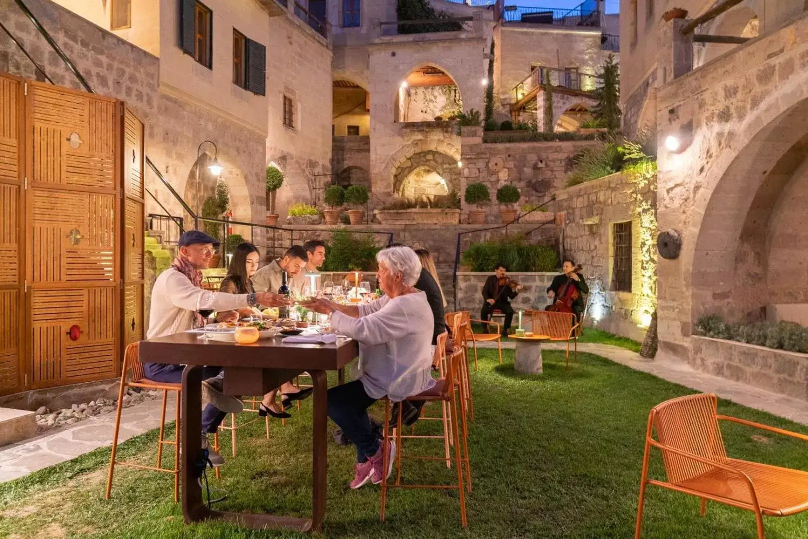 Restaurant/places to eat in Taskonaklar Restaurant/places to eat in Taskonaklar