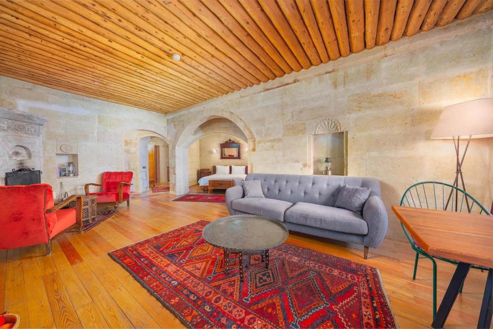 Photo of the whole room in Taskonaklar