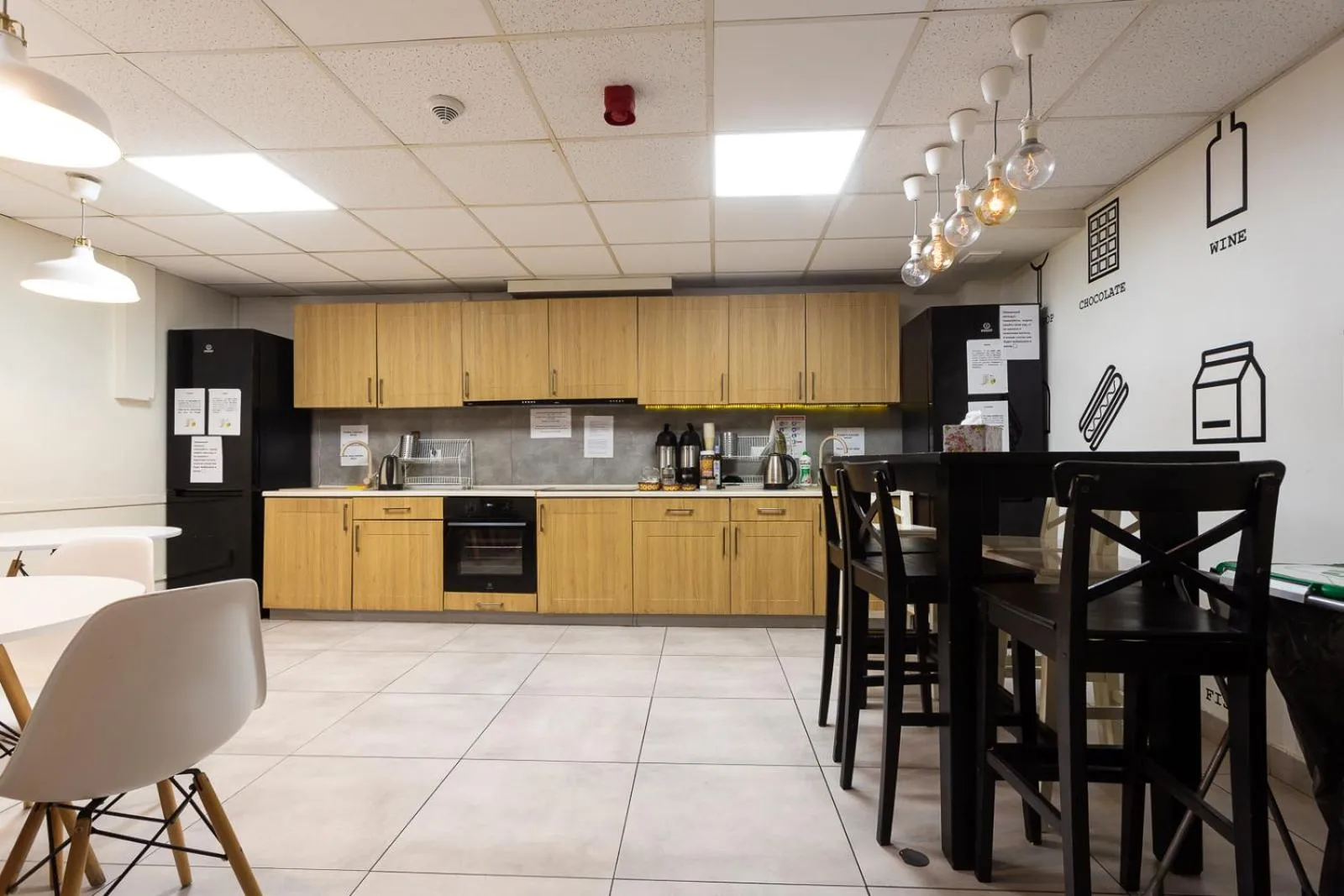 Kitchen or kitchenette in Moon Hostel Gdańsk