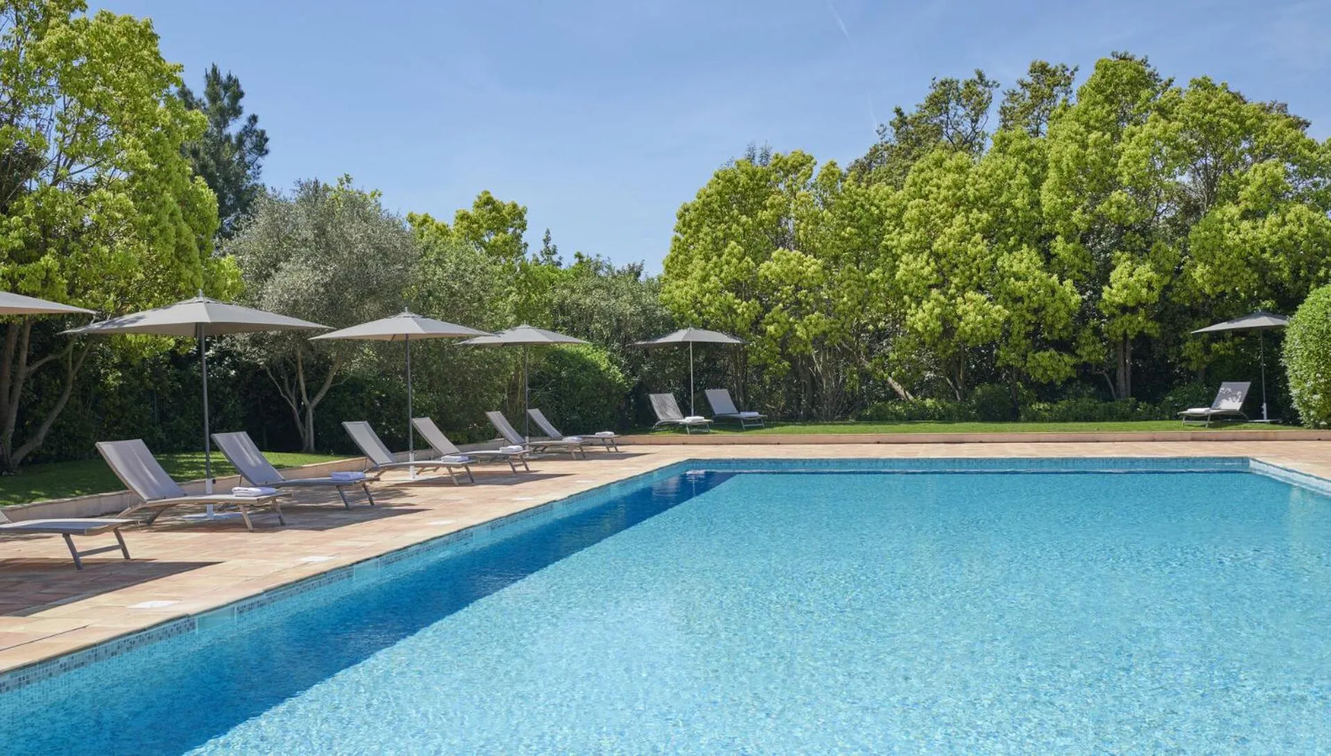 Swimming pool in Saint-Tropez Golf Residences
