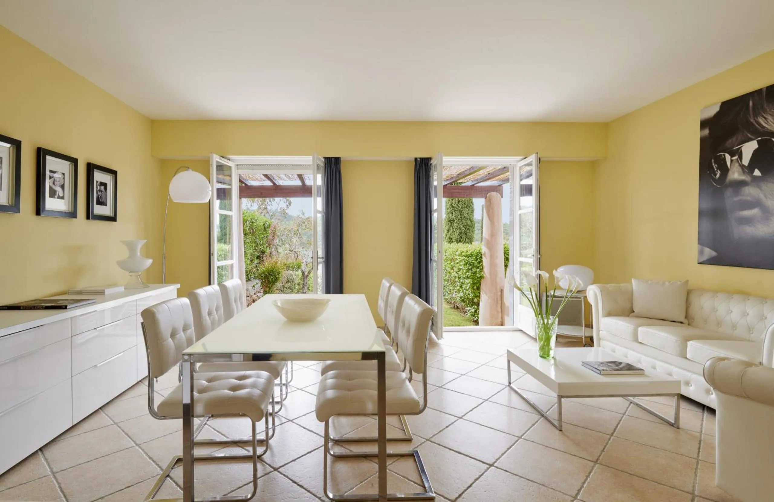 Dining area in Saint-Tropez Golf Residences