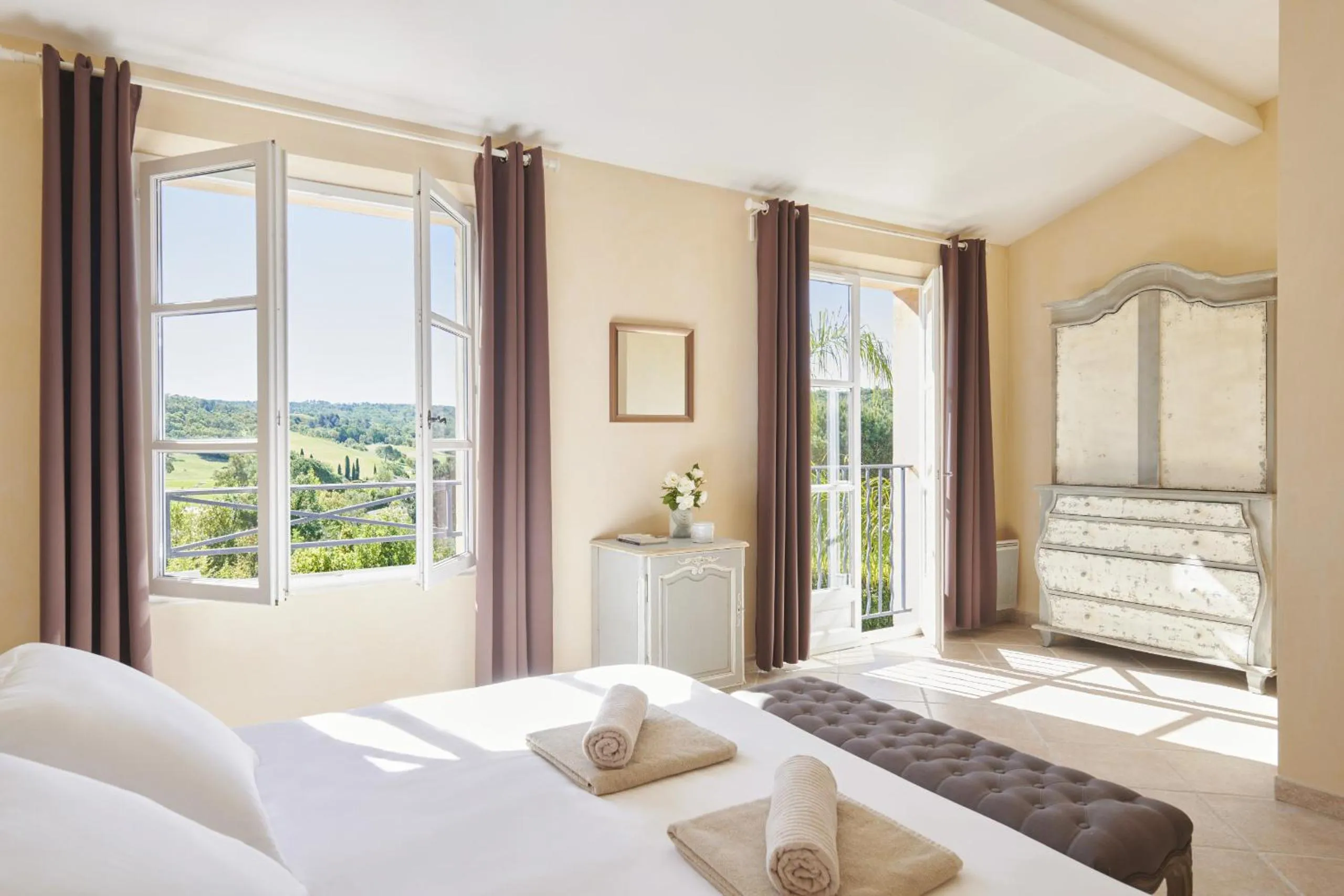 Bed in Saint-Tropez Golf Residences