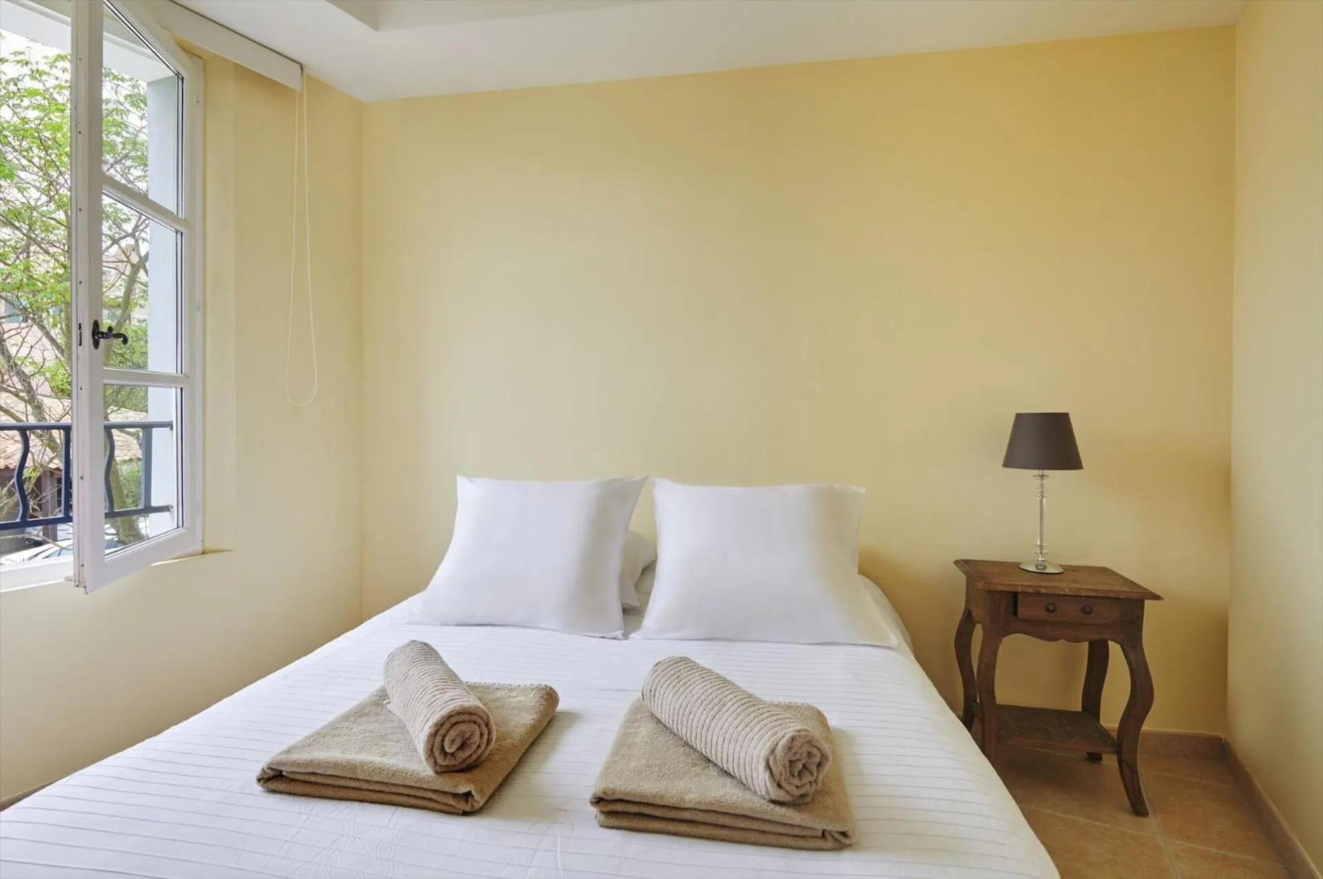 Bed in Saint-Tropez Golf Residences