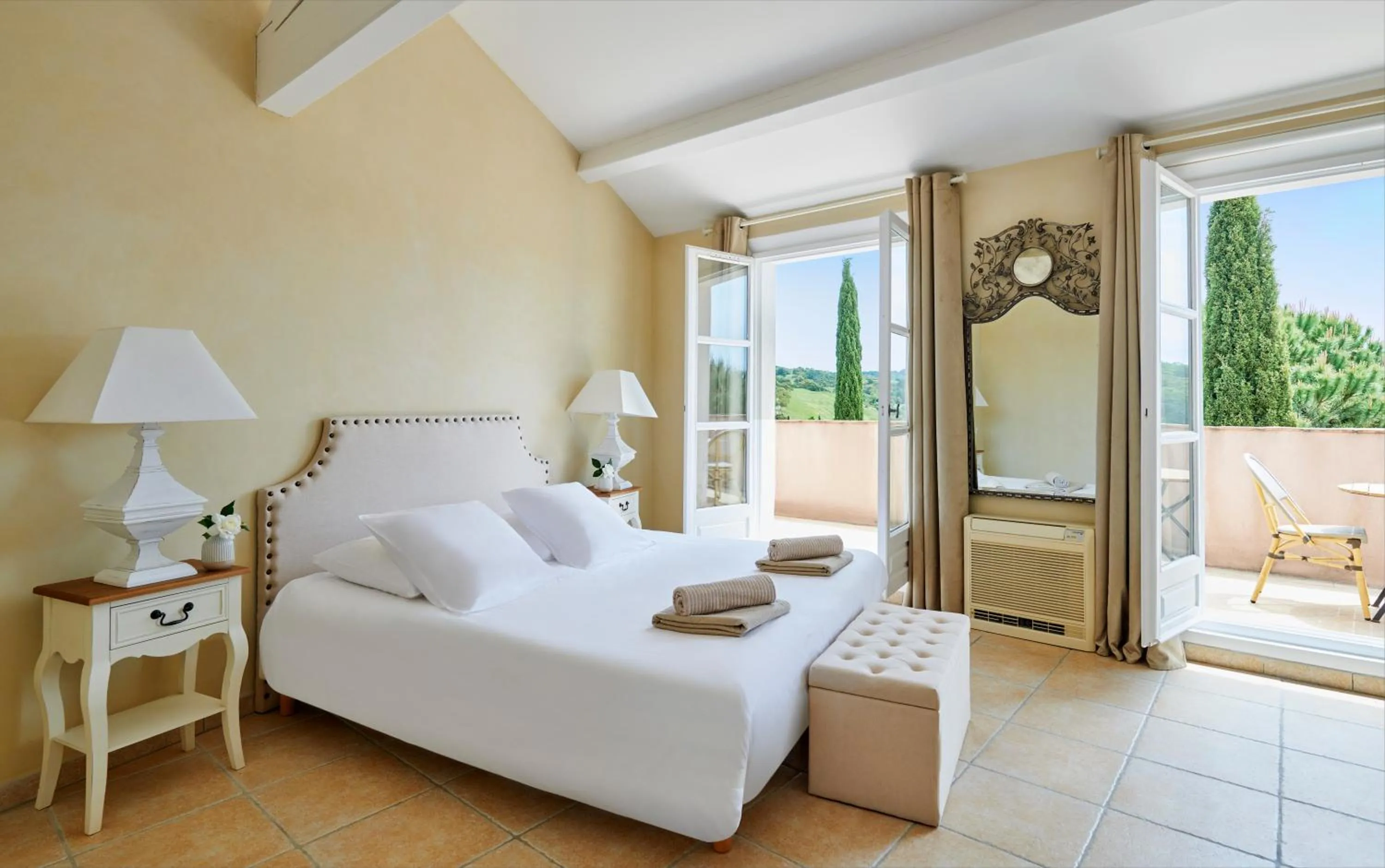Bedroom, Bed in Saint-Tropez Golf Residences
